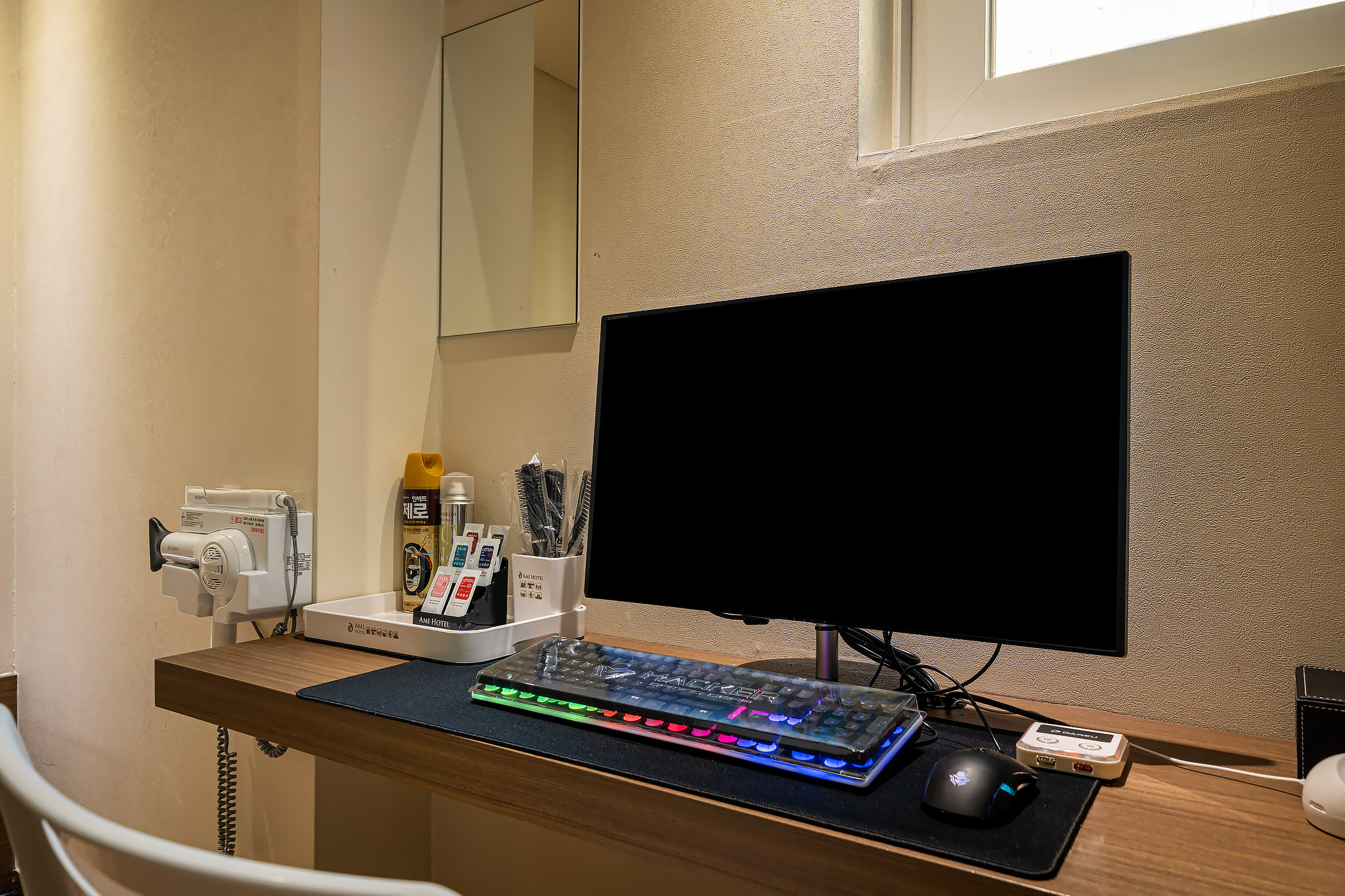 room detail thumbnail 2