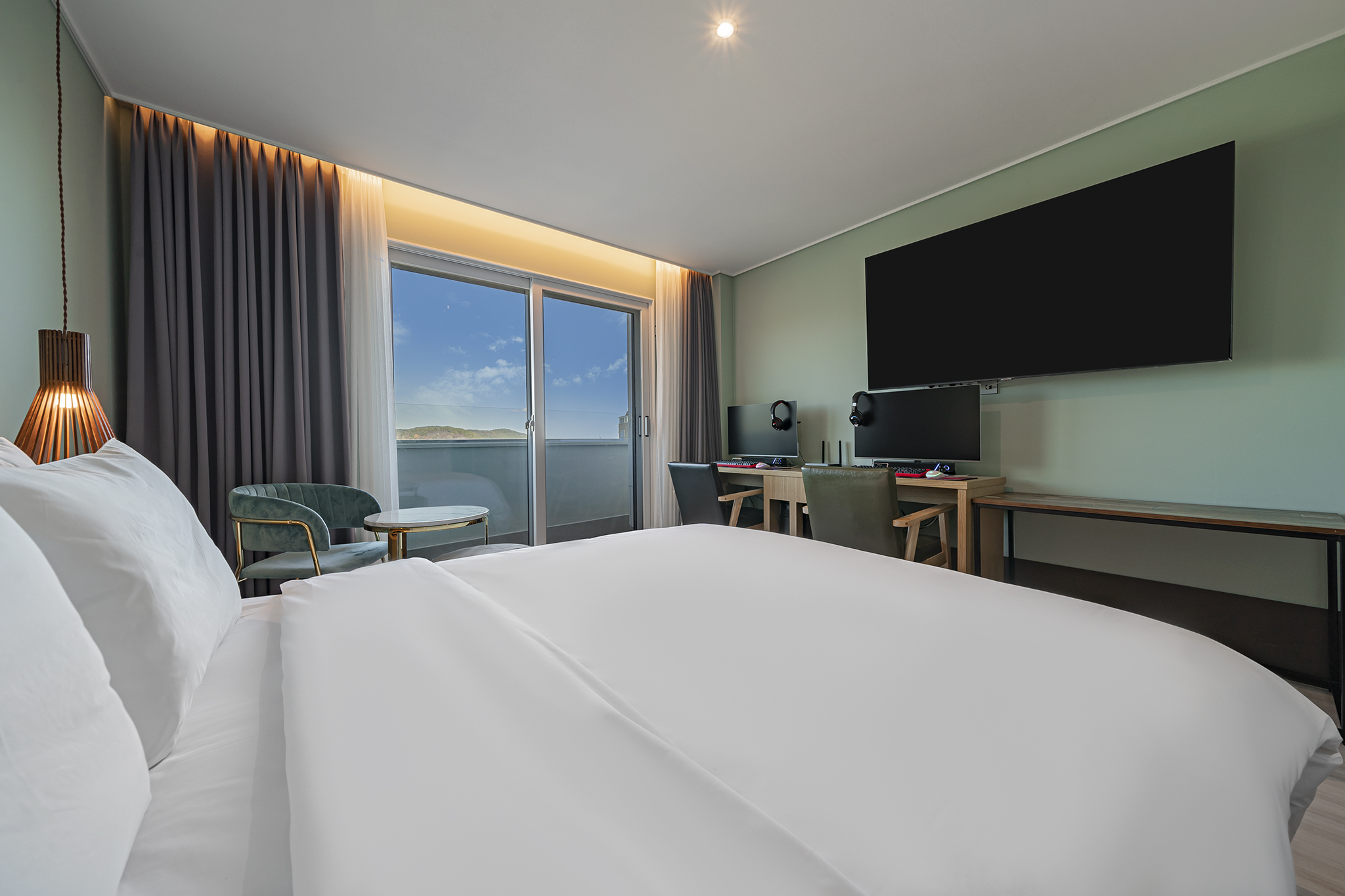 room detail thumbnail 2