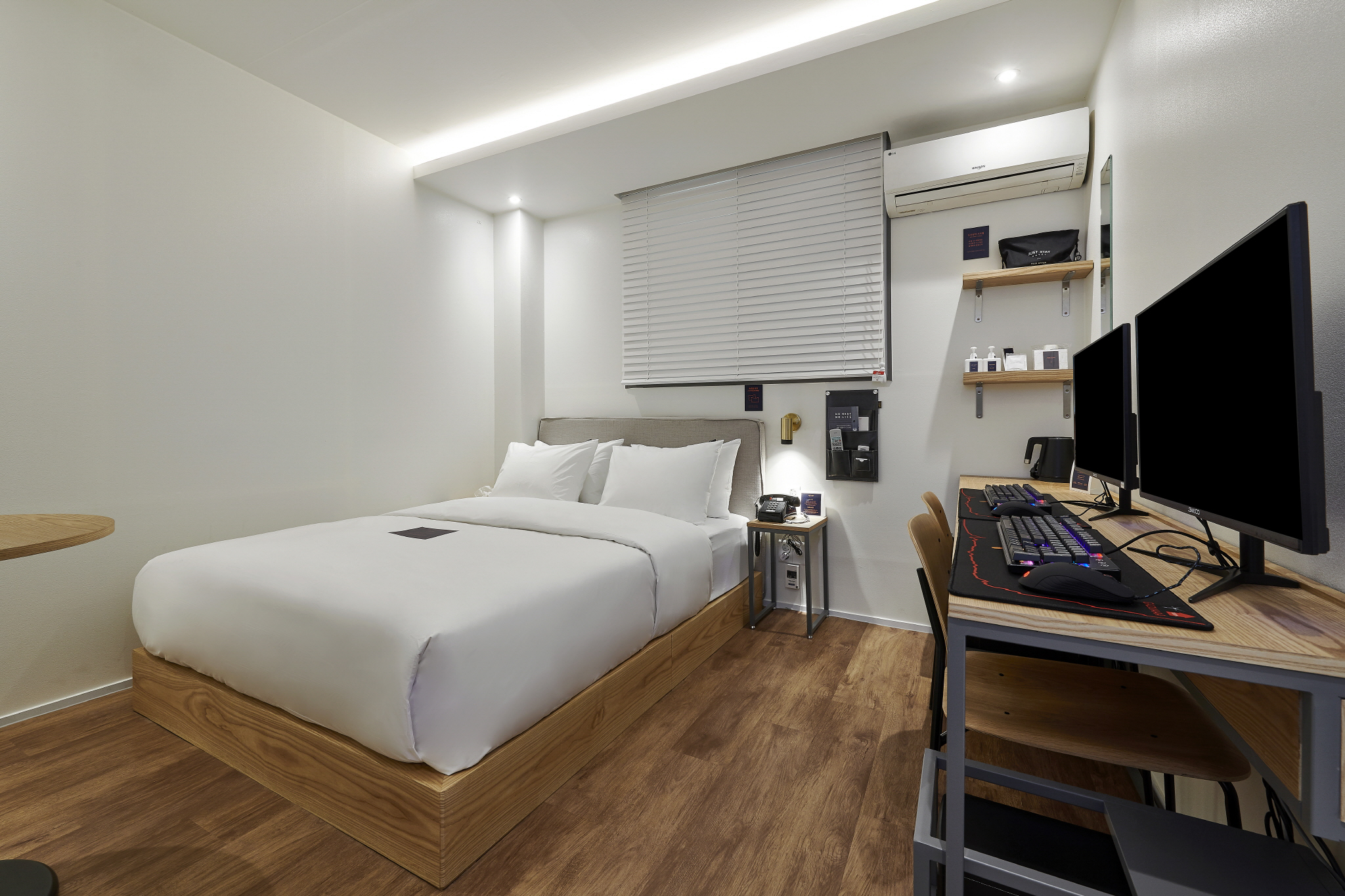 room detail thumbnail 0