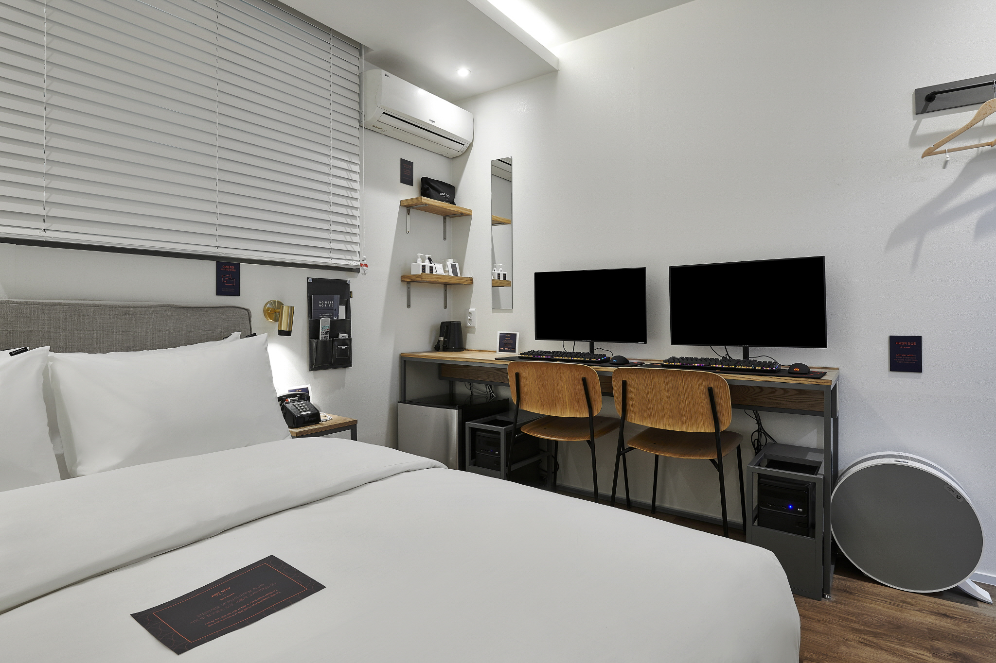 room detail thumbnail 2