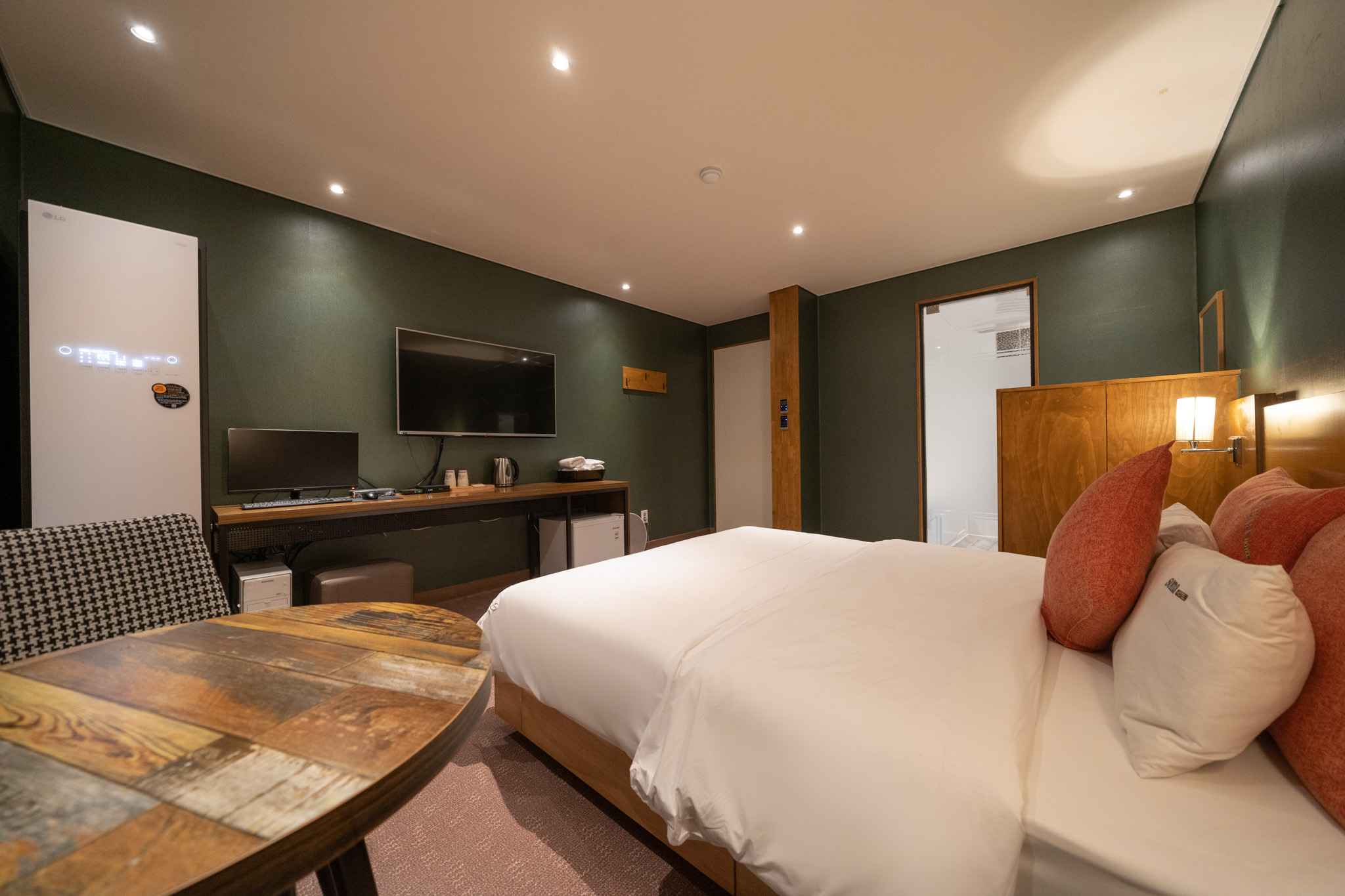 room detail thumbnail 1