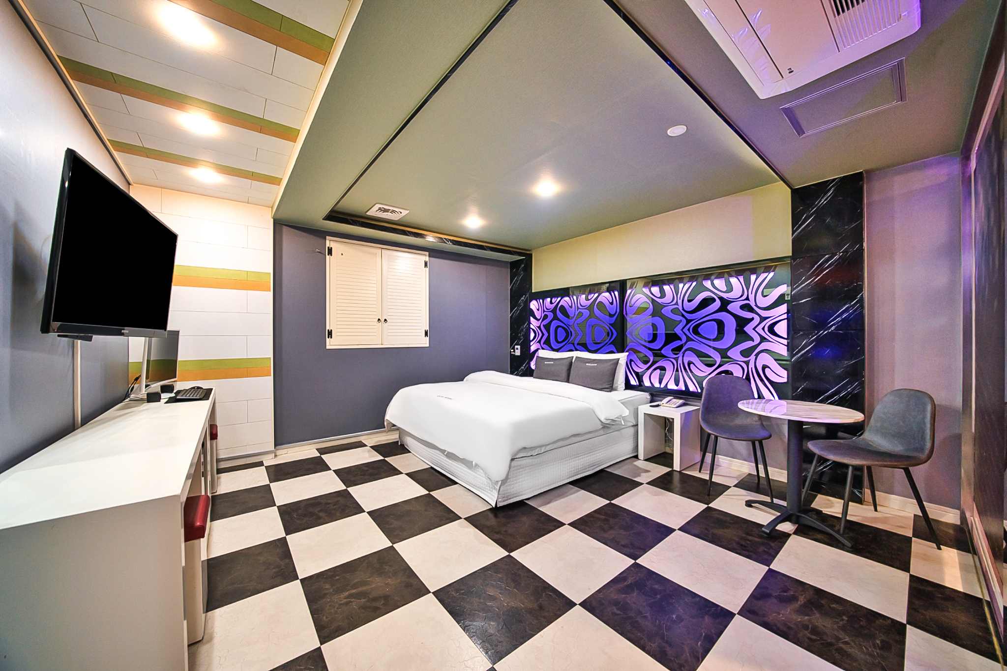 디럭스Aㅣ고사양노하드PC(OTT 6종 무료ㅣ라텍스침대ㅣ욕조)