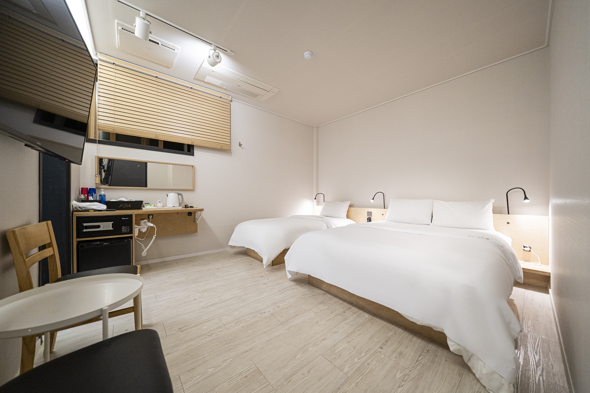 room detail thumbnail 0