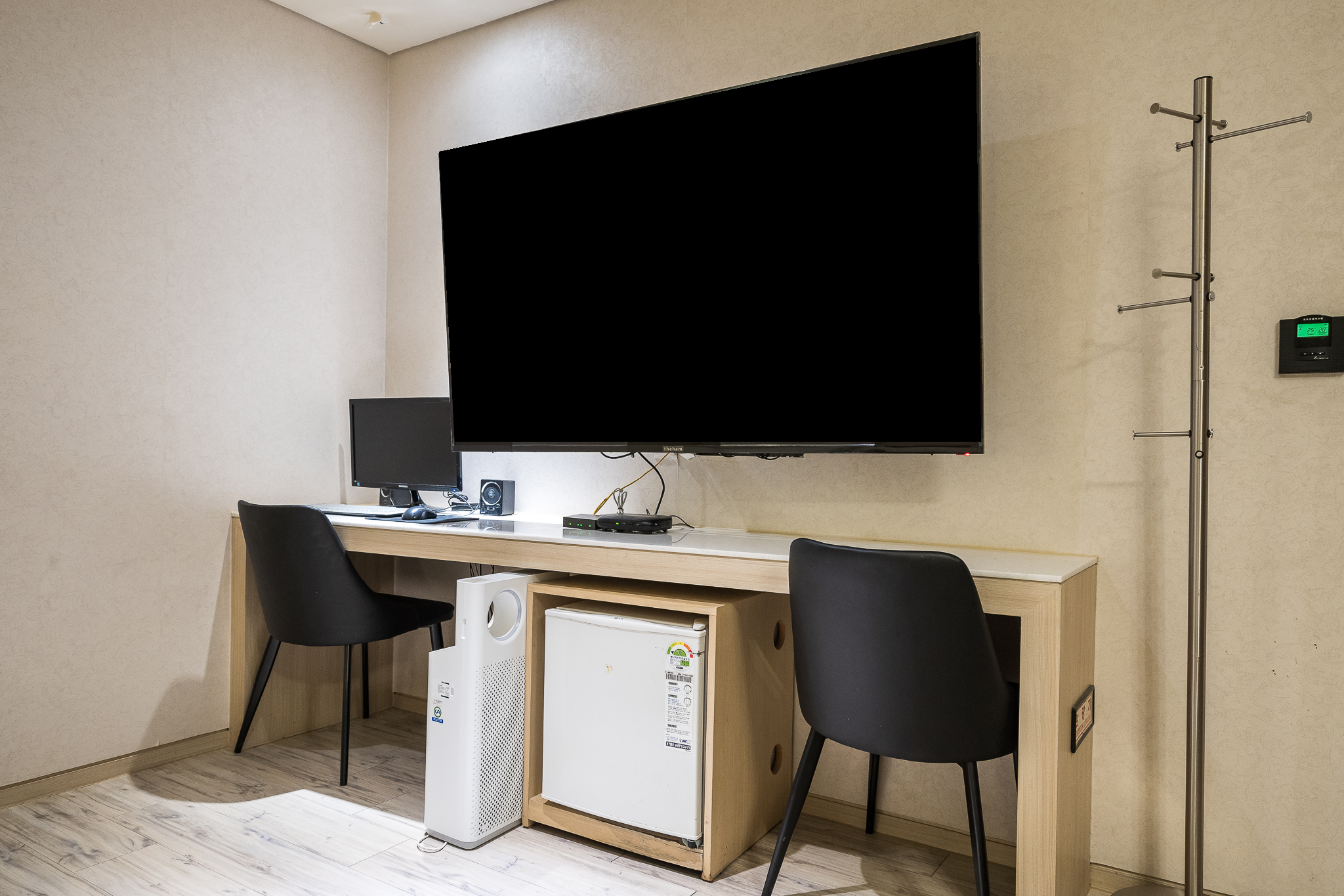 room detail thumbnail 1