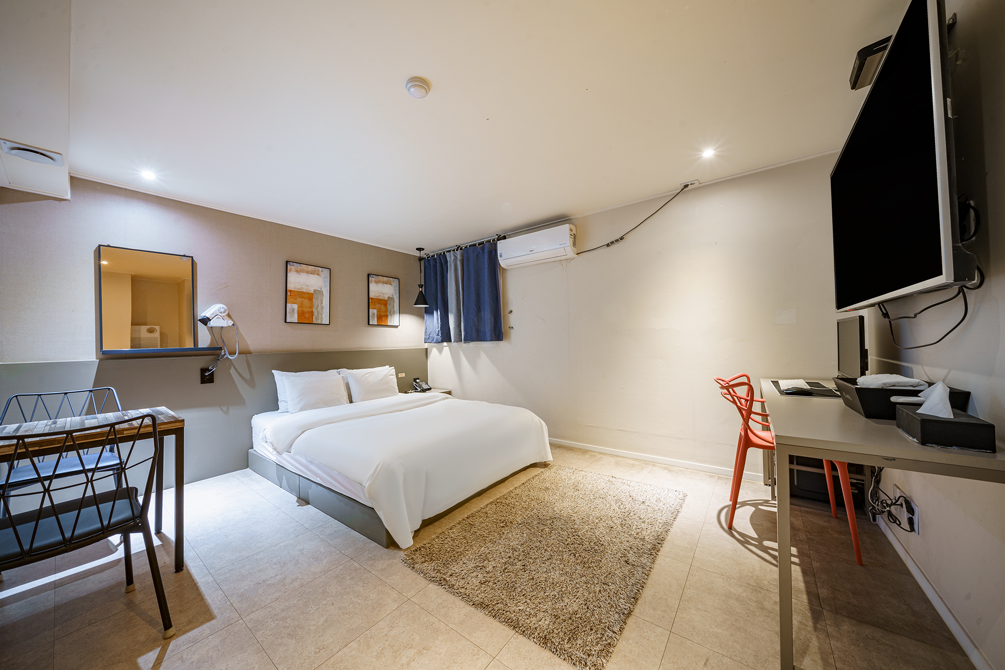 room detail thumbnail 0