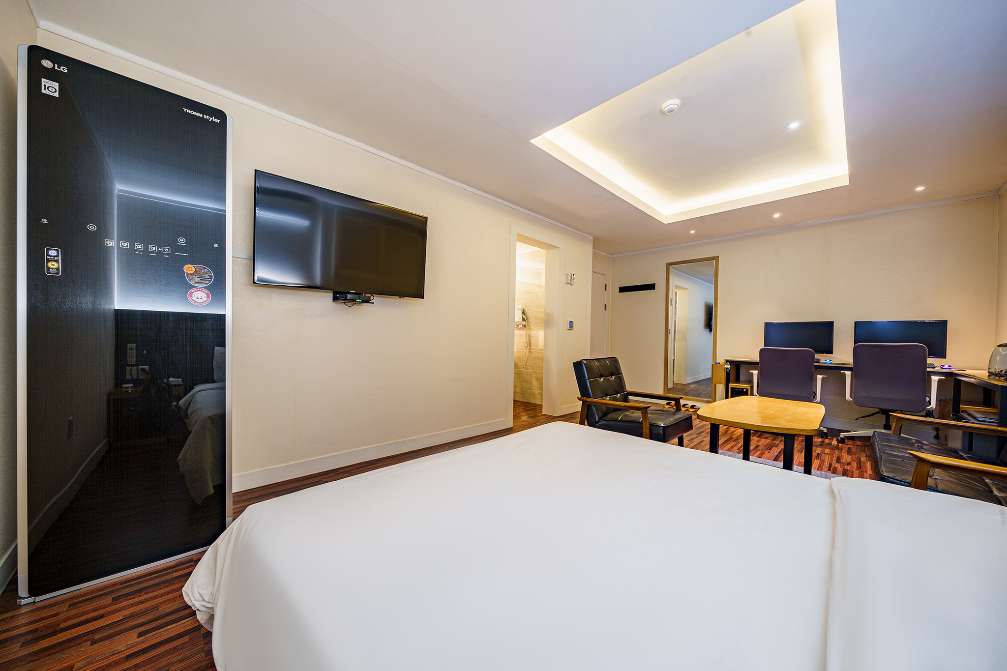 room detail thumbnail 2