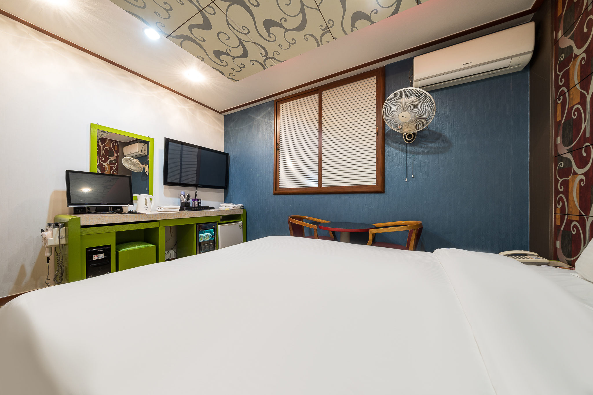 room detail thumbnail 1