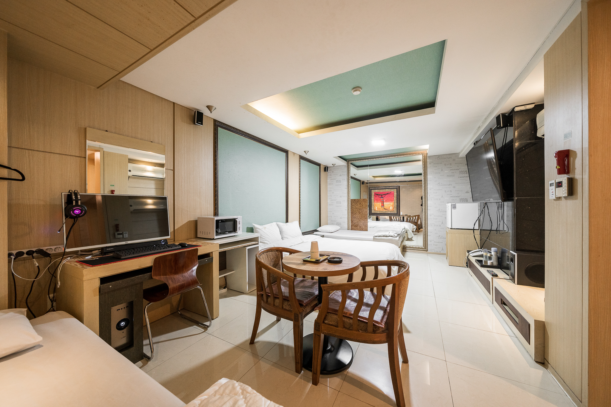 room detail thumbnail 0