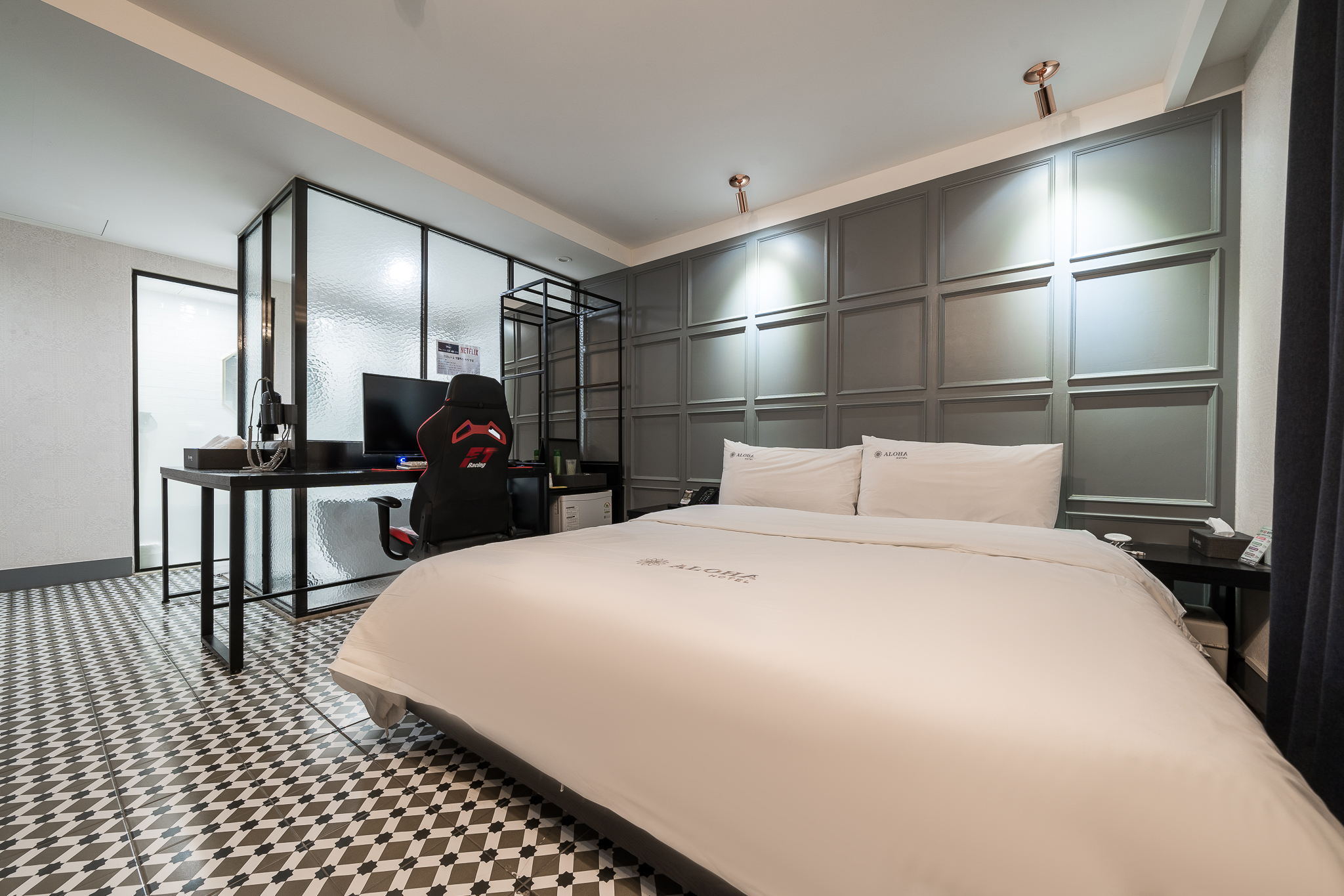 room detail thumbnail 1