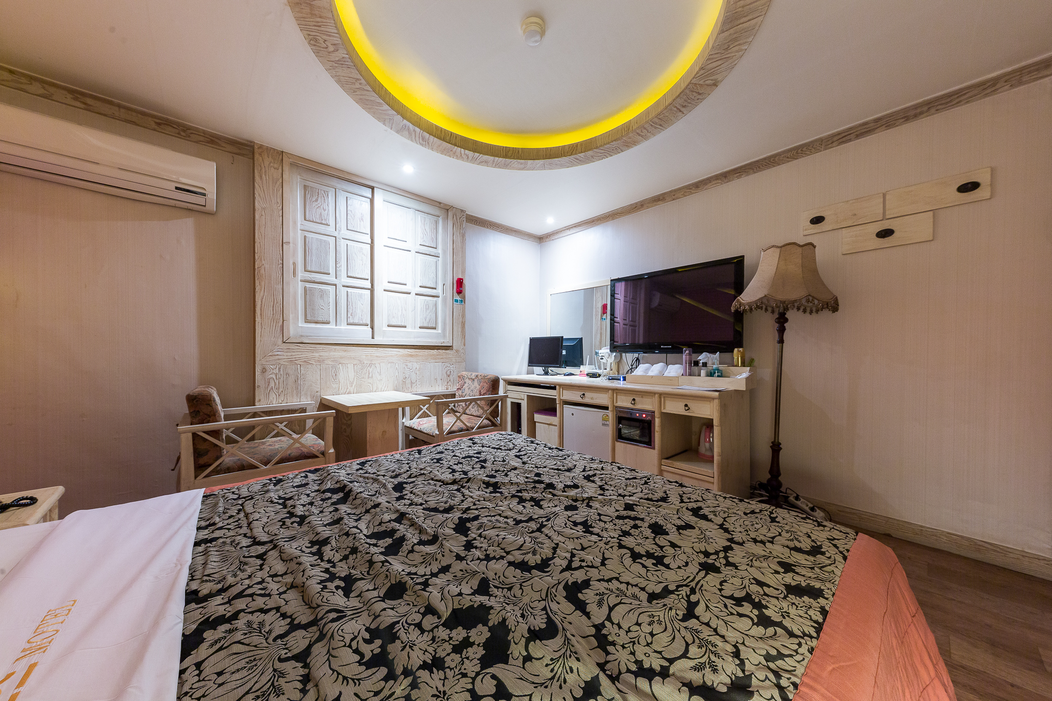 room detail thumbnail 1