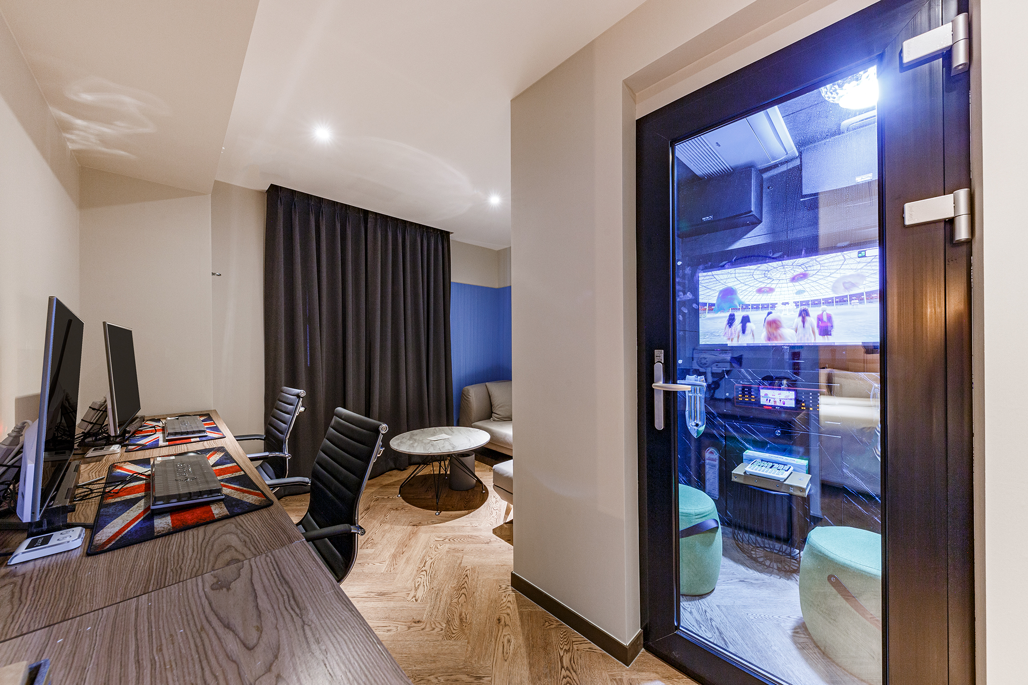 room detail thumbnail 0