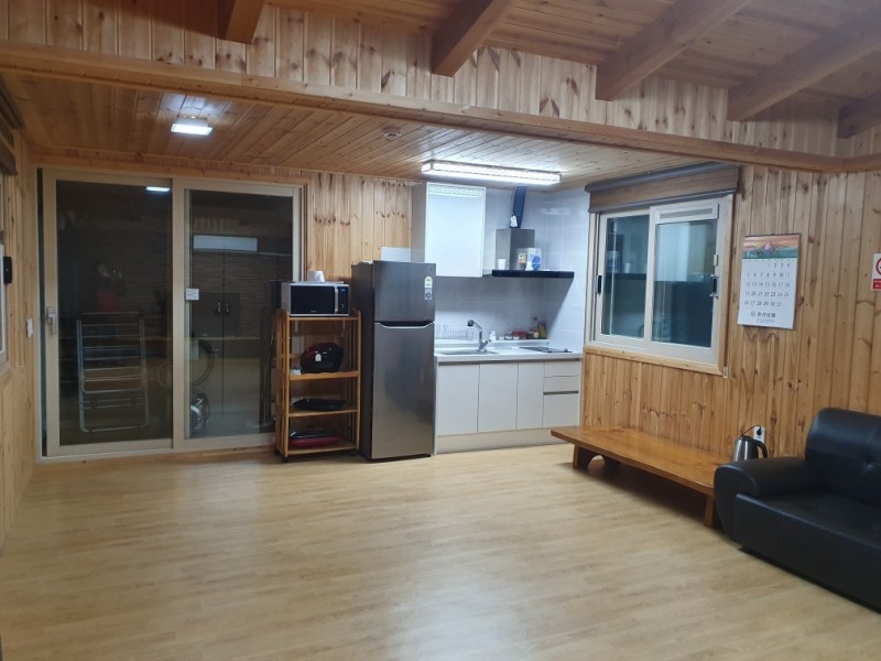 https://yaimg.yanolja.com/v5/2022/01/15/12/61e2c055778d08.64445687.jpg