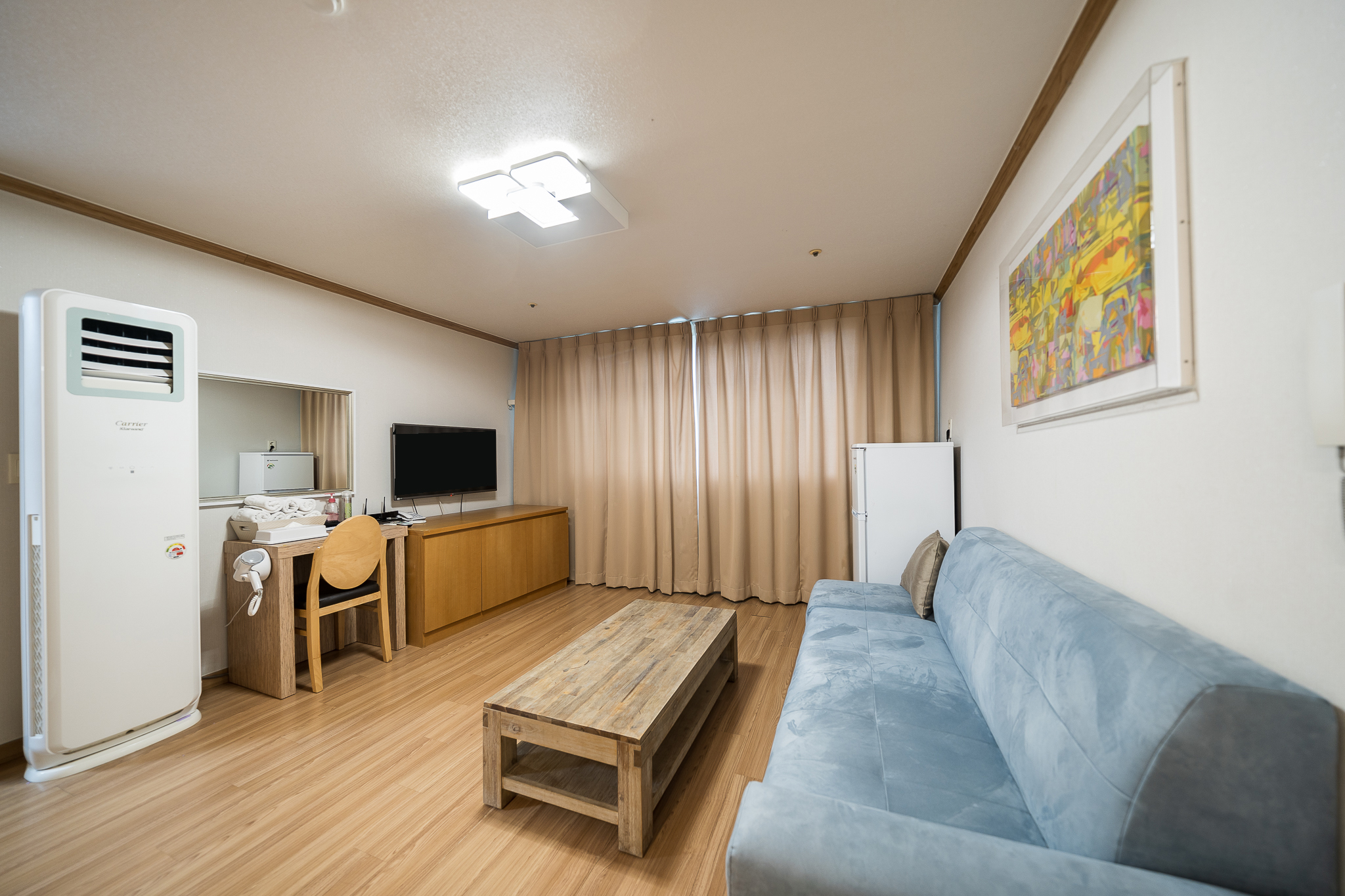 room detail thumbnail 2