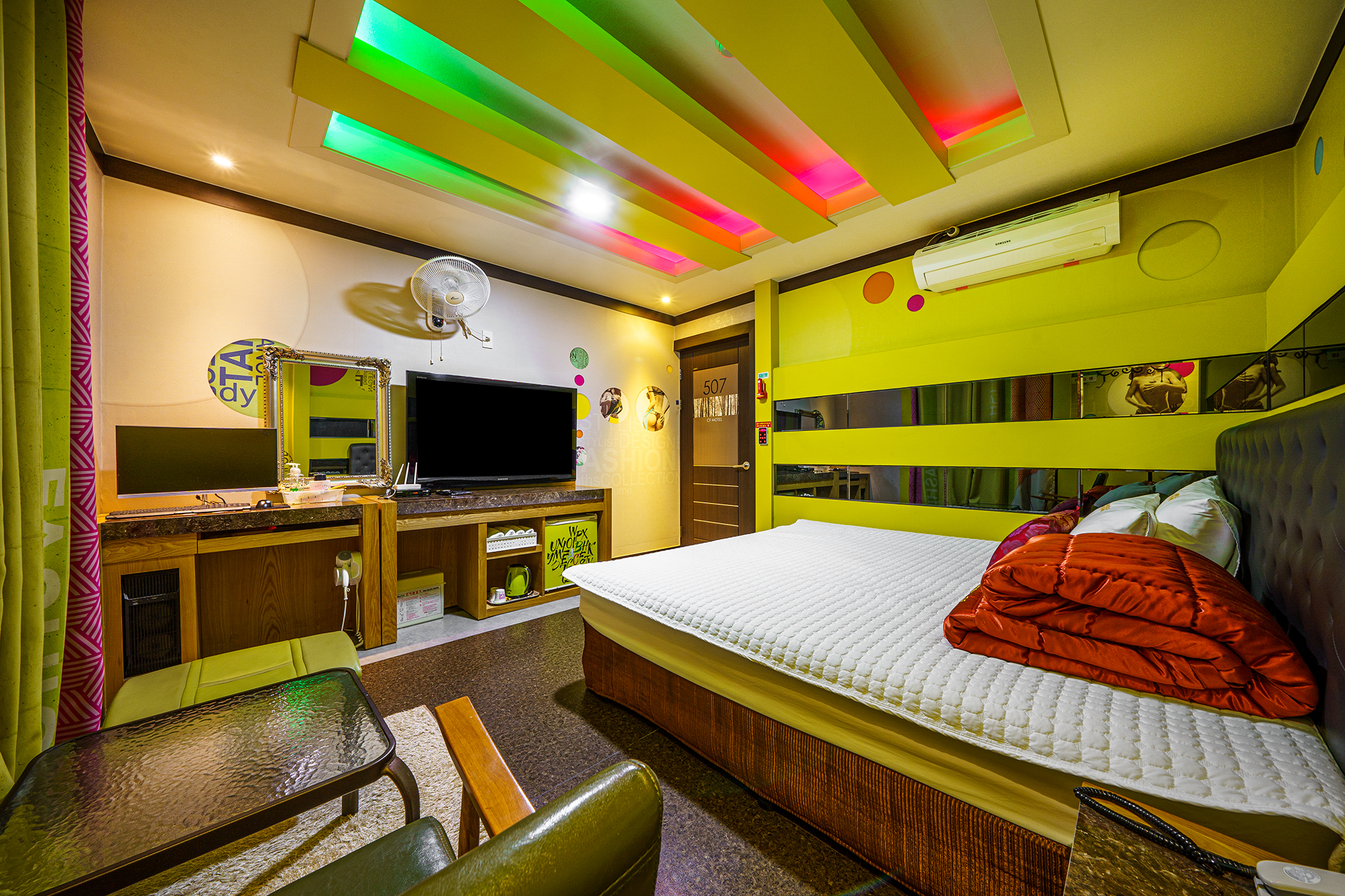 room detail thumbnail 2