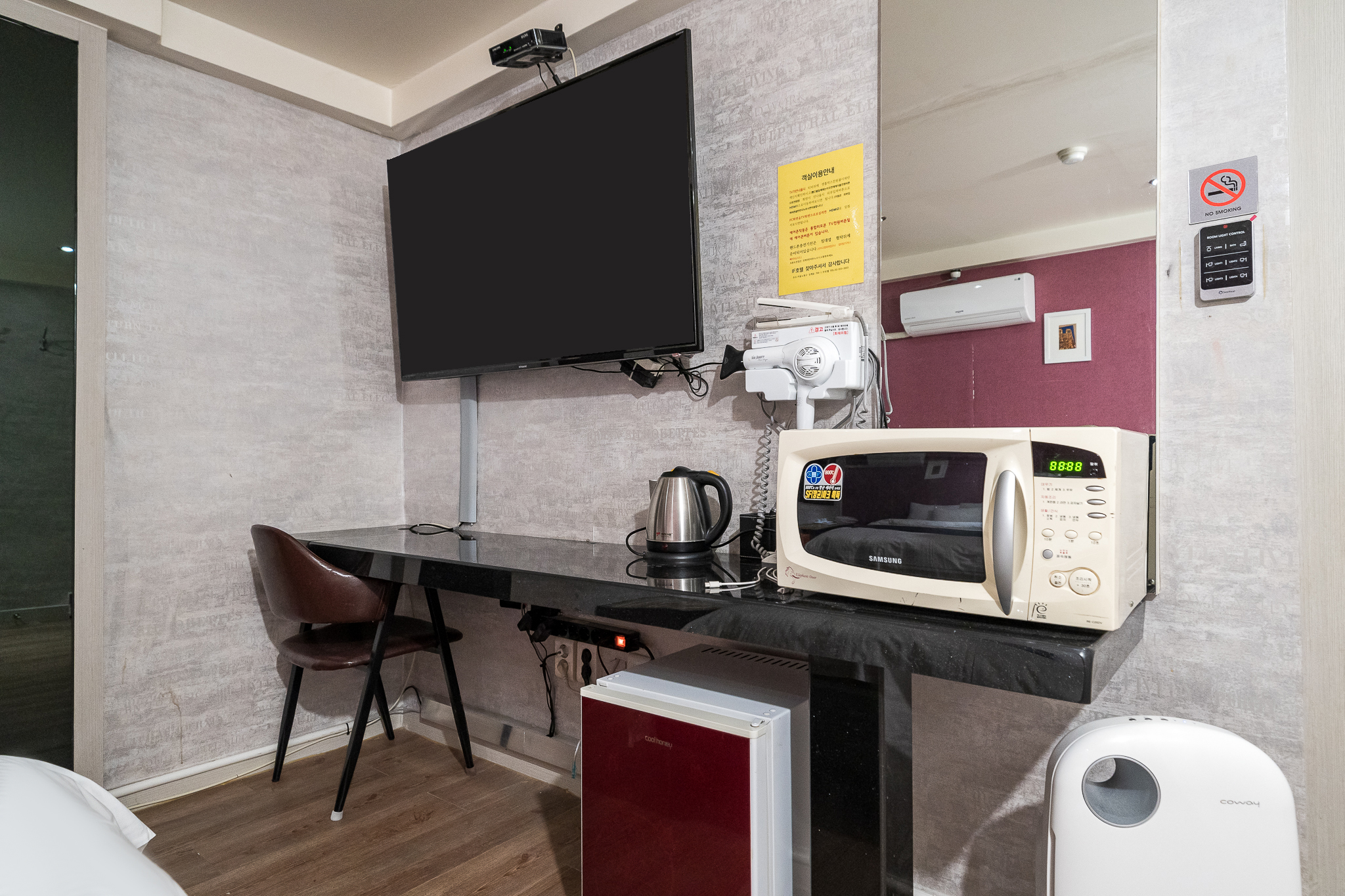 room detail thumbnail 2