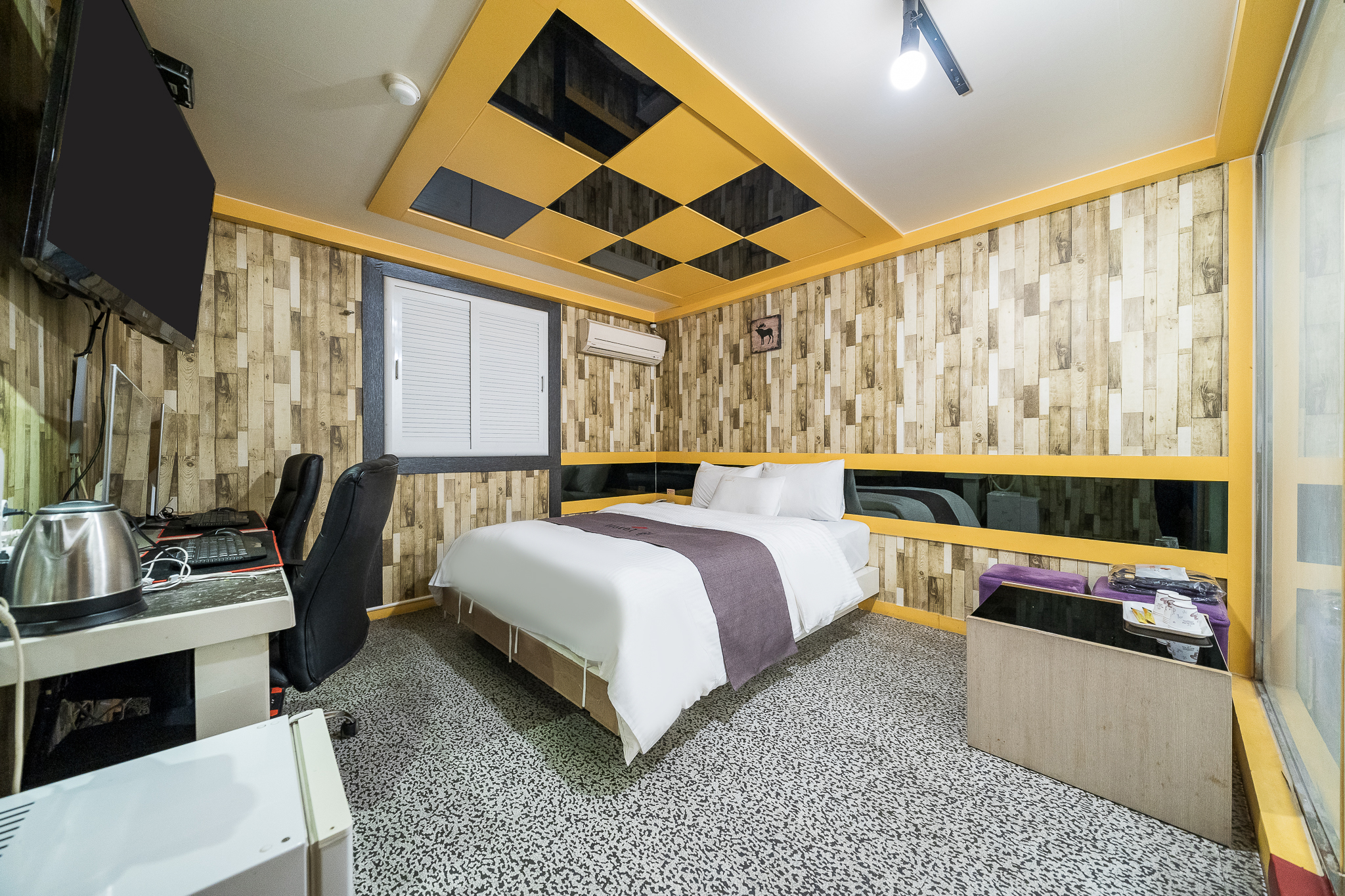 room detail thumbnail 1