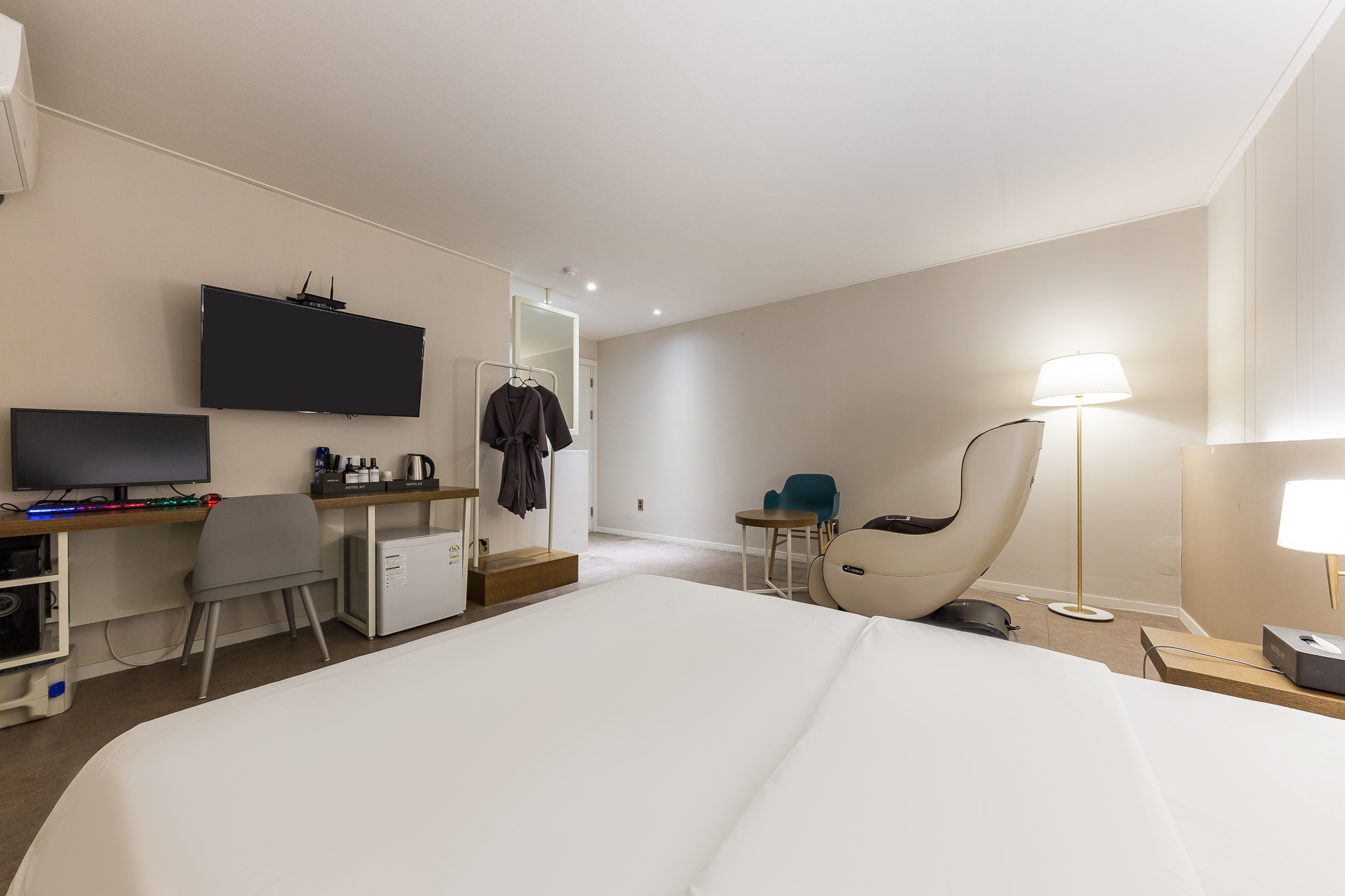 room detail thumbnail 2