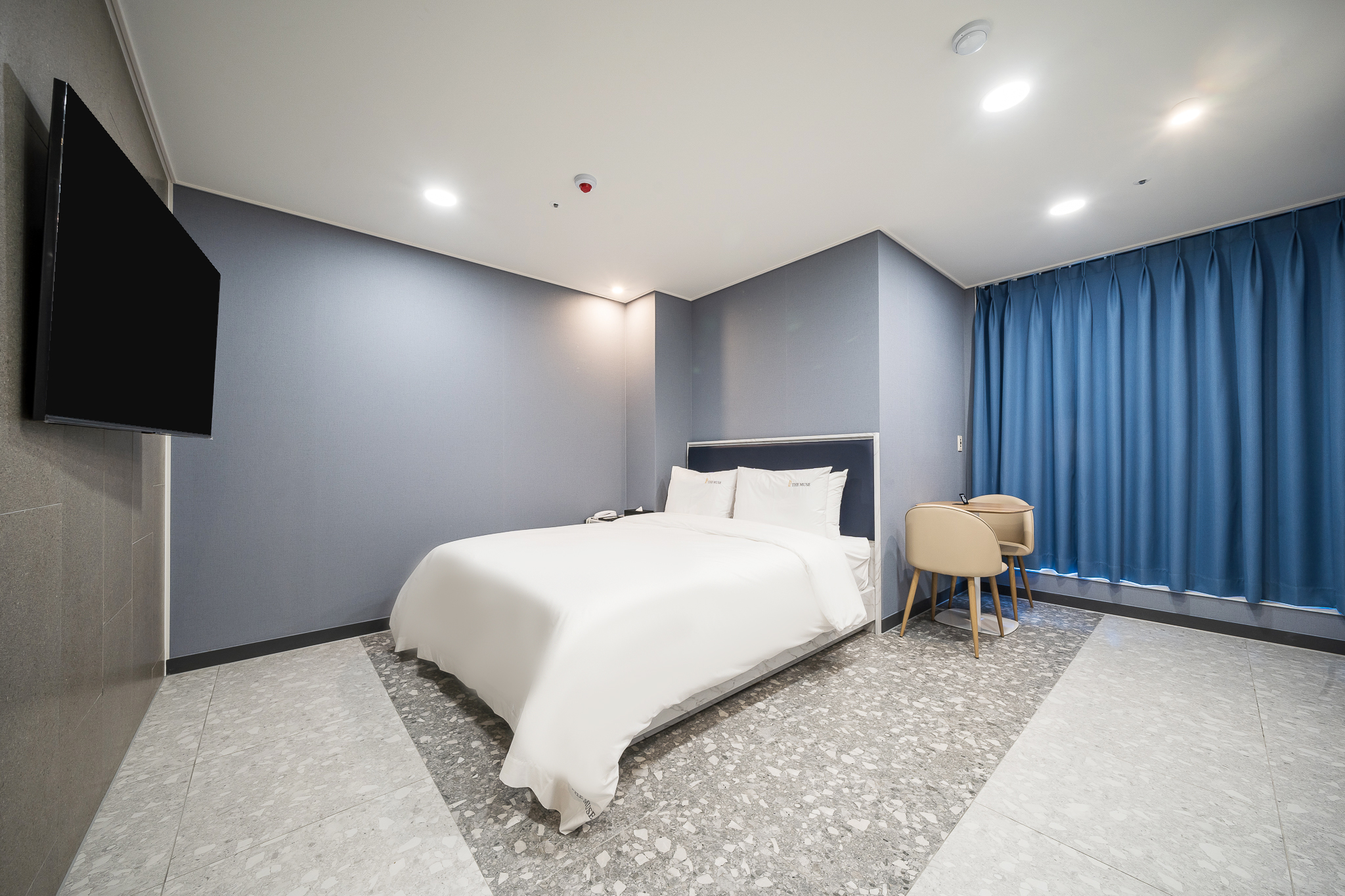 room detail thumbnail 0