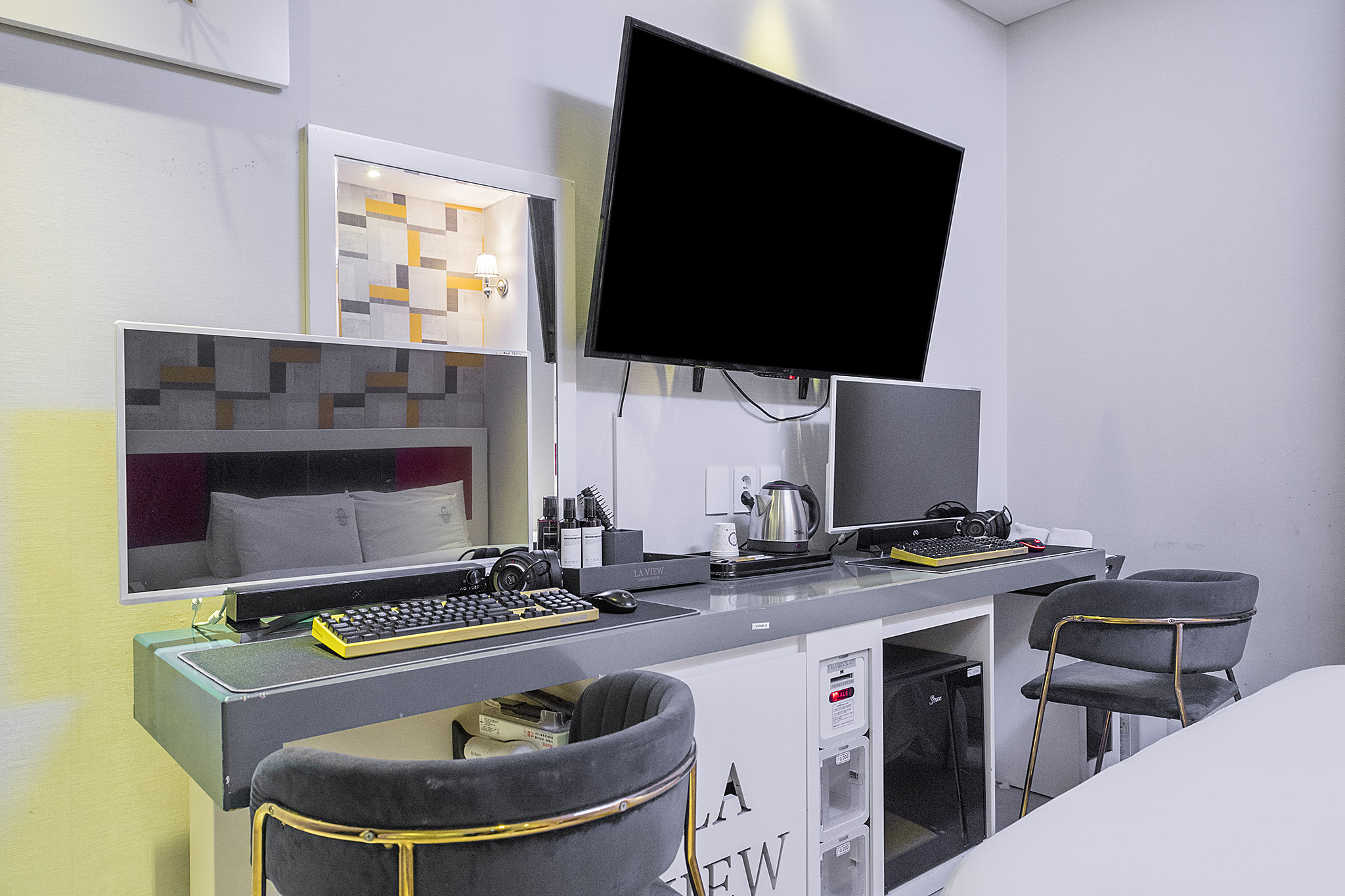 room detail thumbnail 1