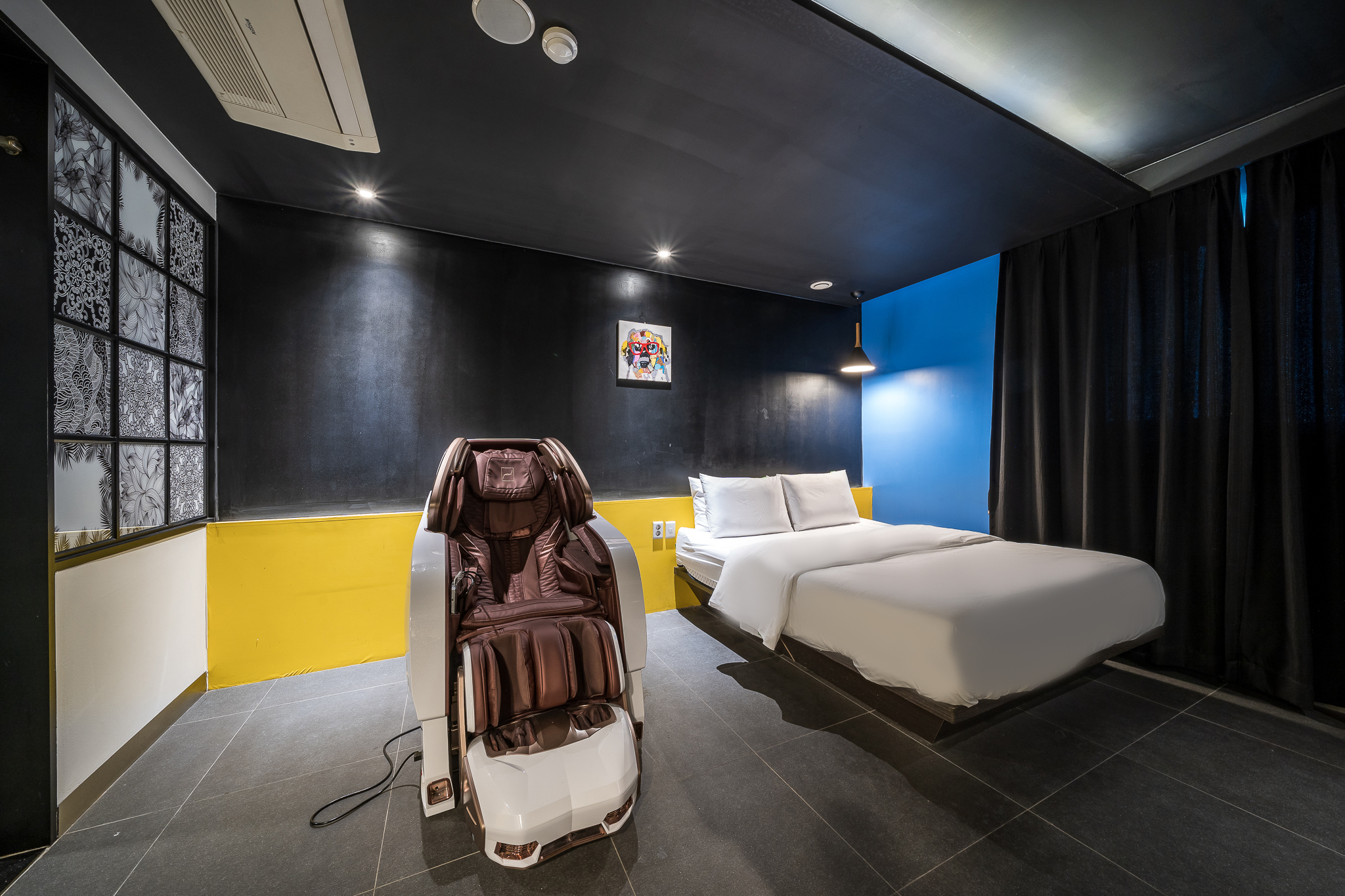 room detail thumbnail 1