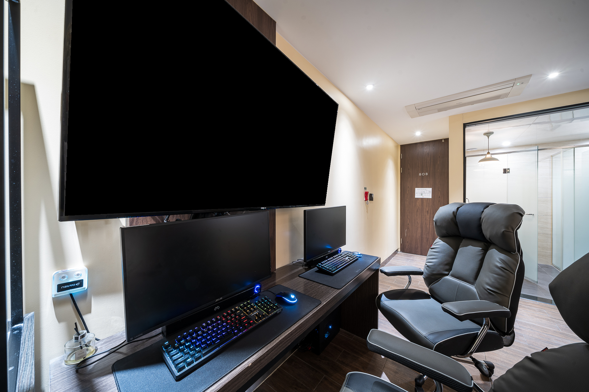 room detail thumbnail 1