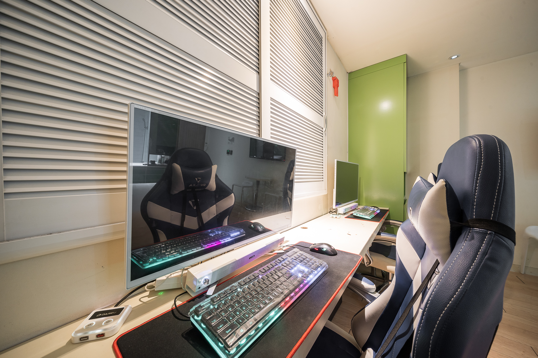 room detail thumbnail 2