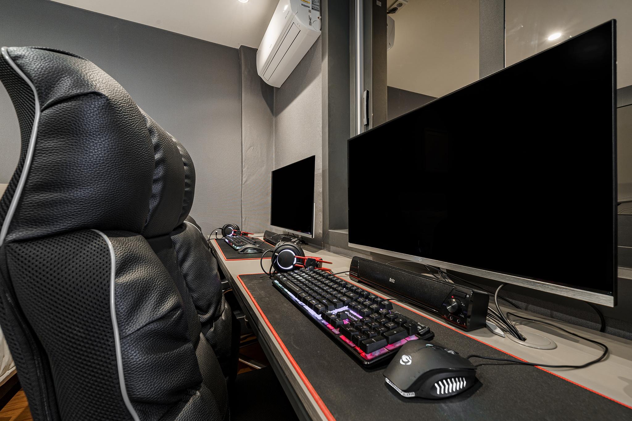 room detail thumbnail 1