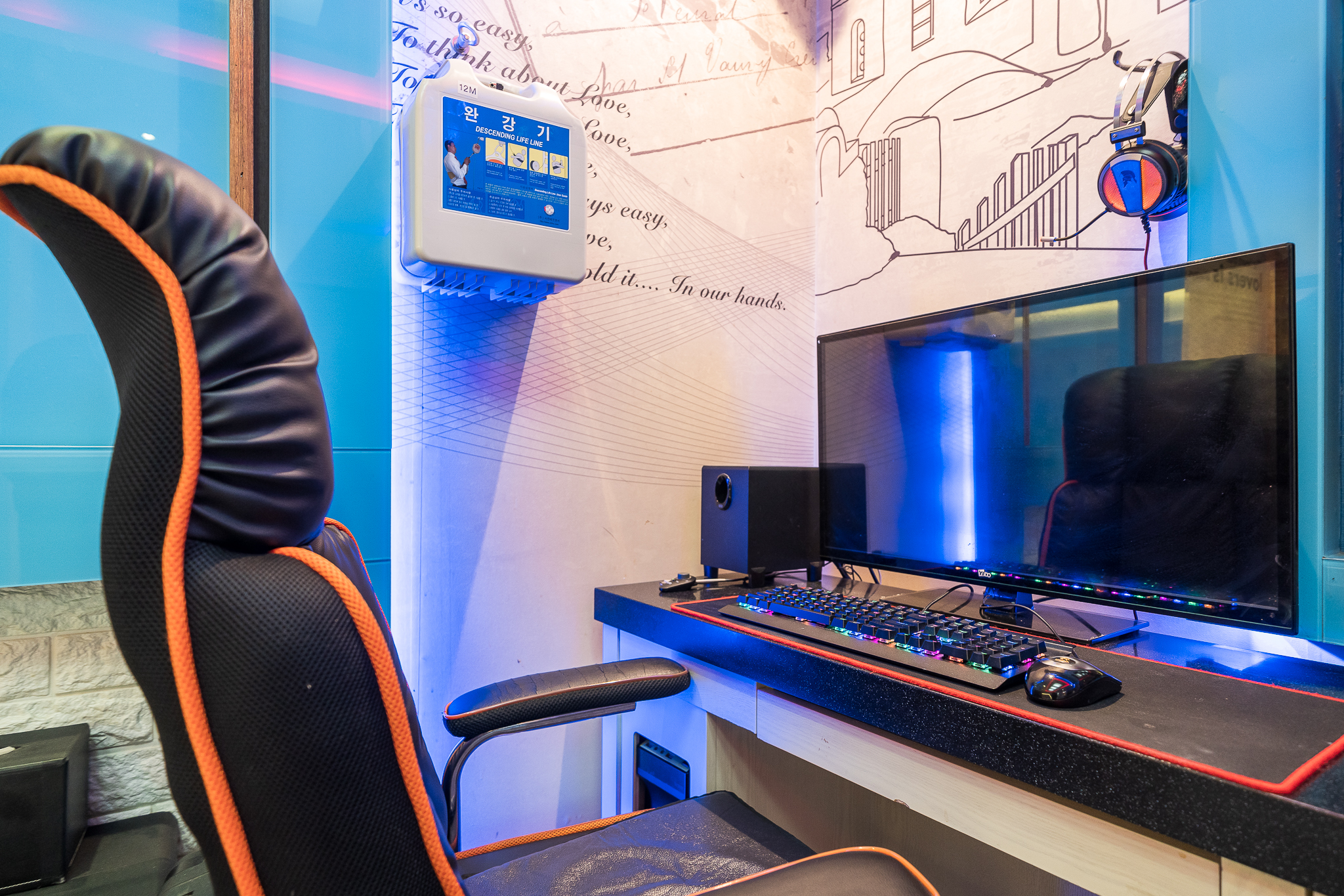 room detail thumbnail 1