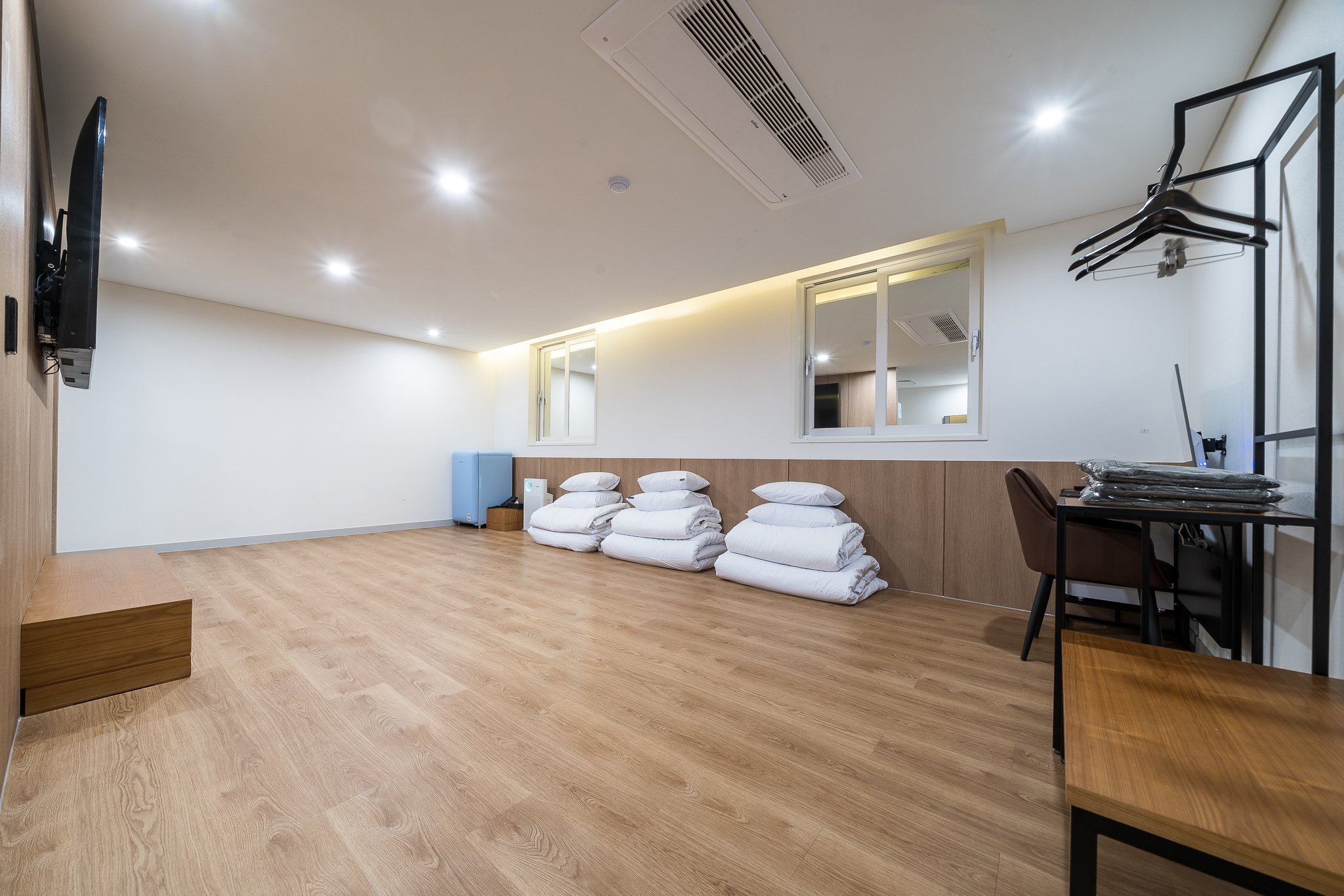 ONDOL (LG70인치 TV)(스타일러,공기청정기,욕조,넷플릭스,디즈니 6종 OTT 무료시청)