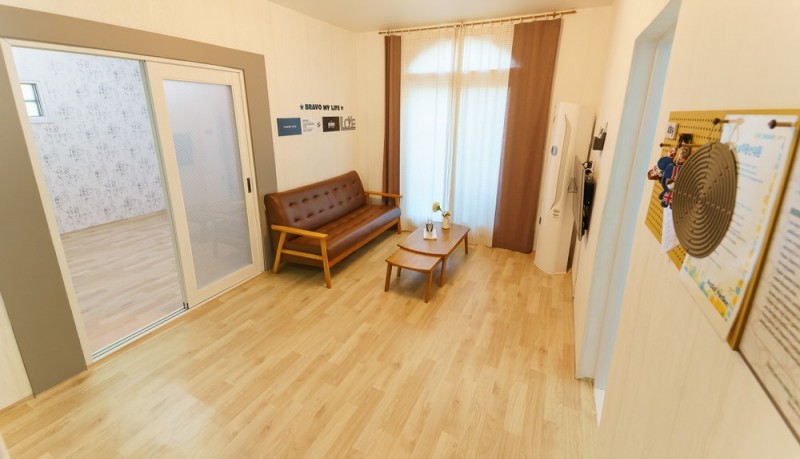 room detail thumbnail 1