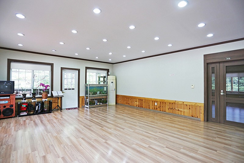 https://yaimg.yanolja.com/v5/2022/02/09/11/6203aa1b26beb6.75744788.jpg