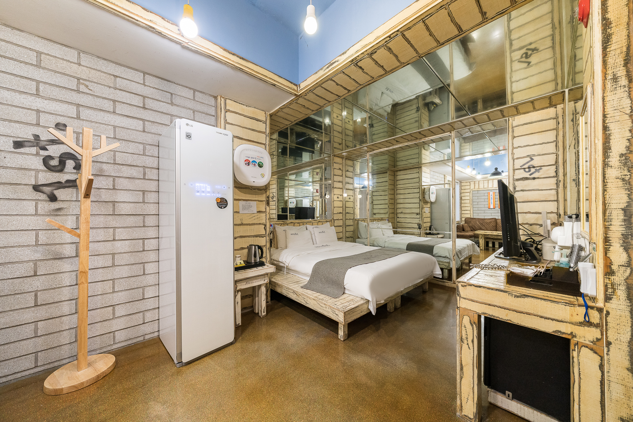 room detail thumbnail 0