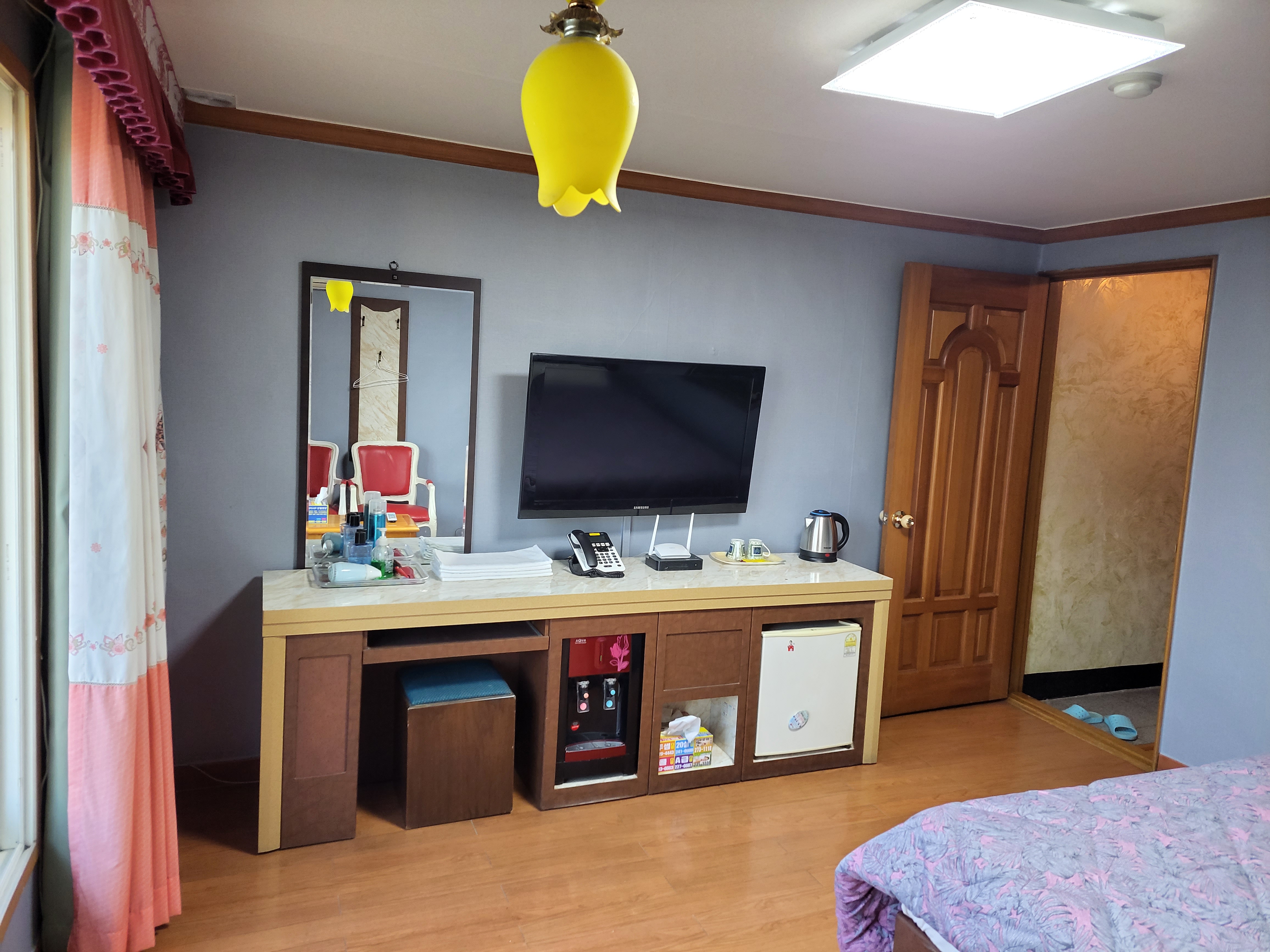 room detail thumbnail 1