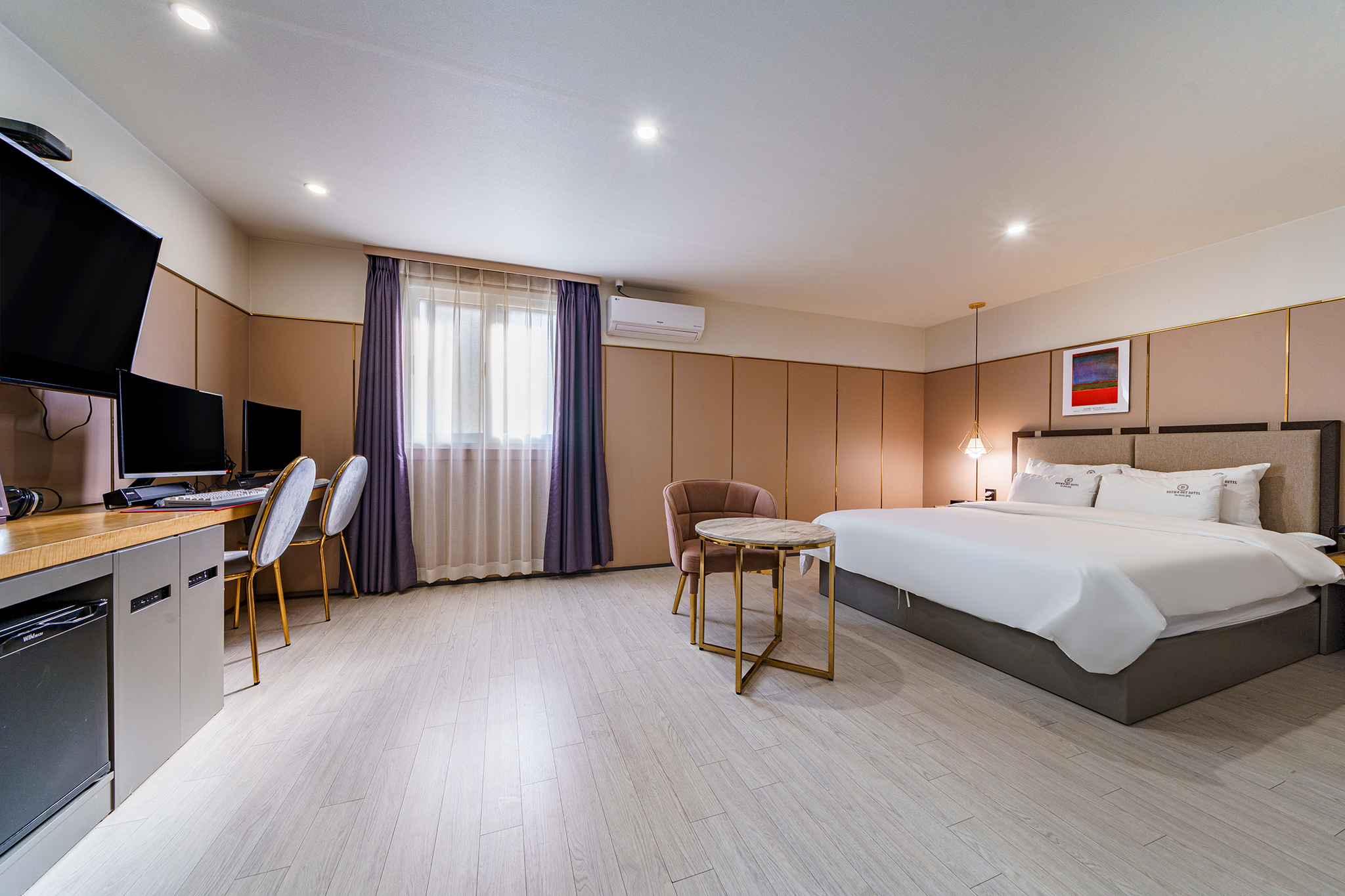 room detail thumbnail 1