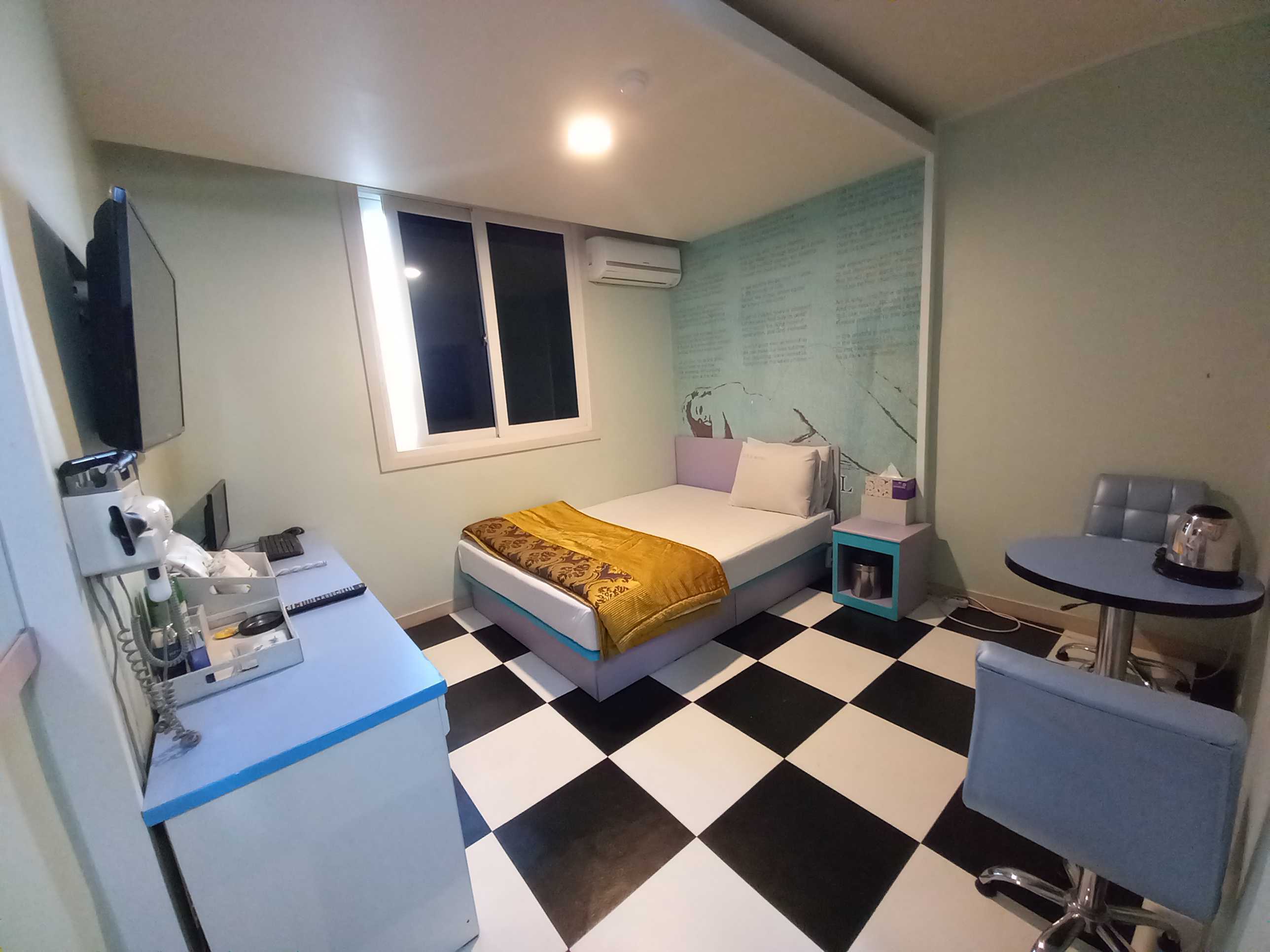 room detail thumbnail 0