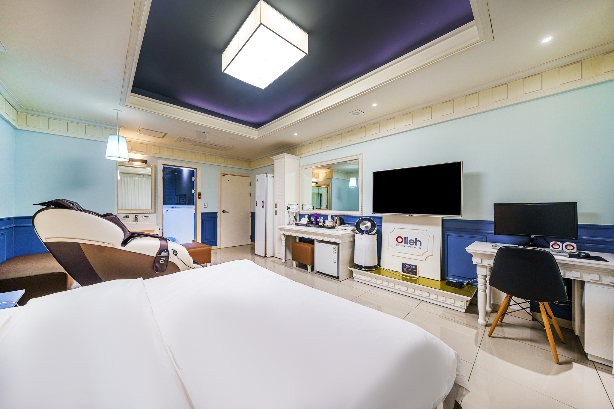 room detail thumbnail 2