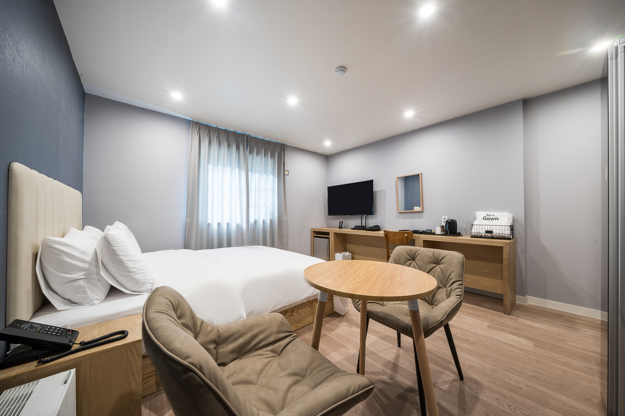 room detail thumbnail 1