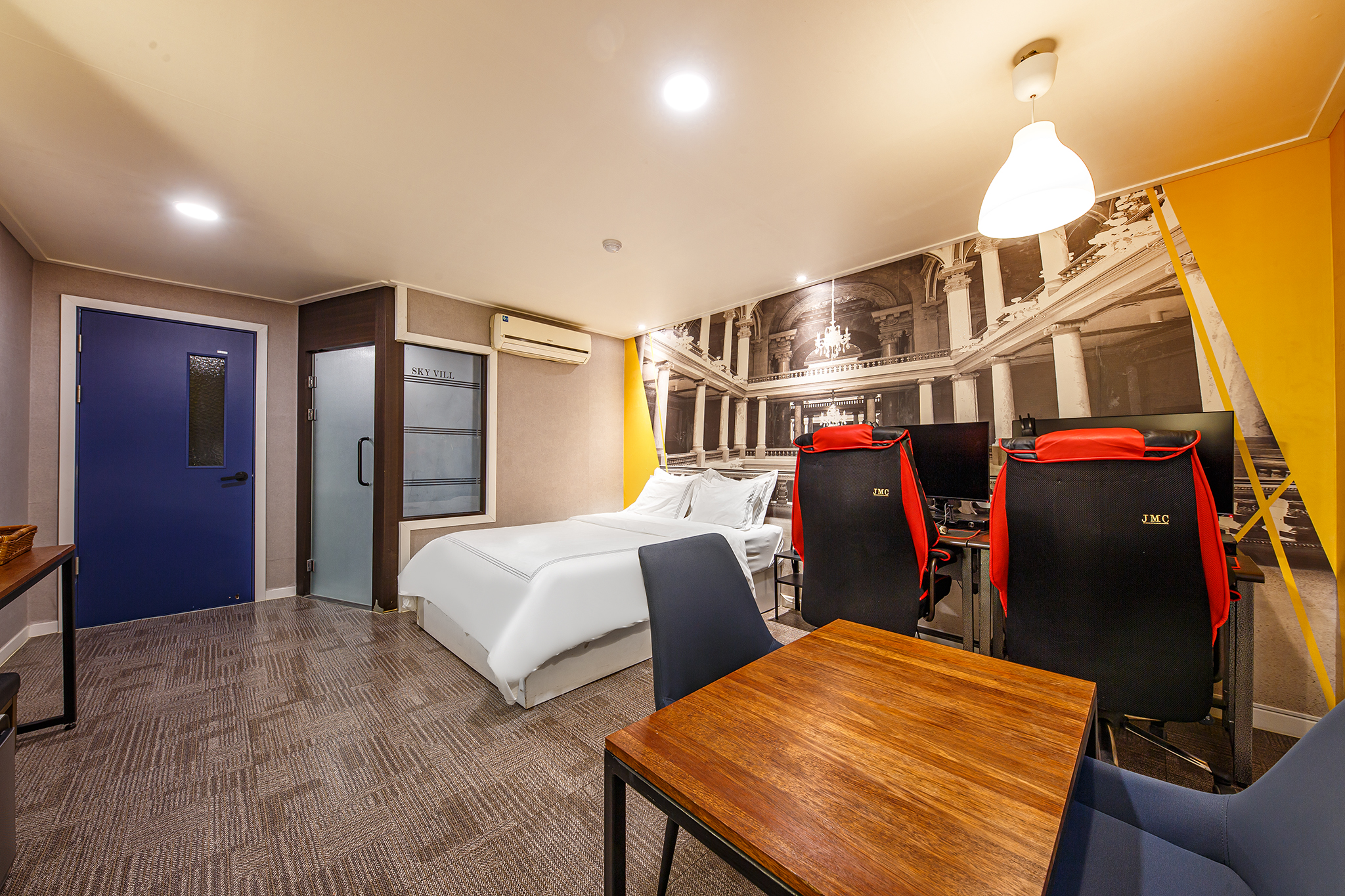 room detail thumbnail 1