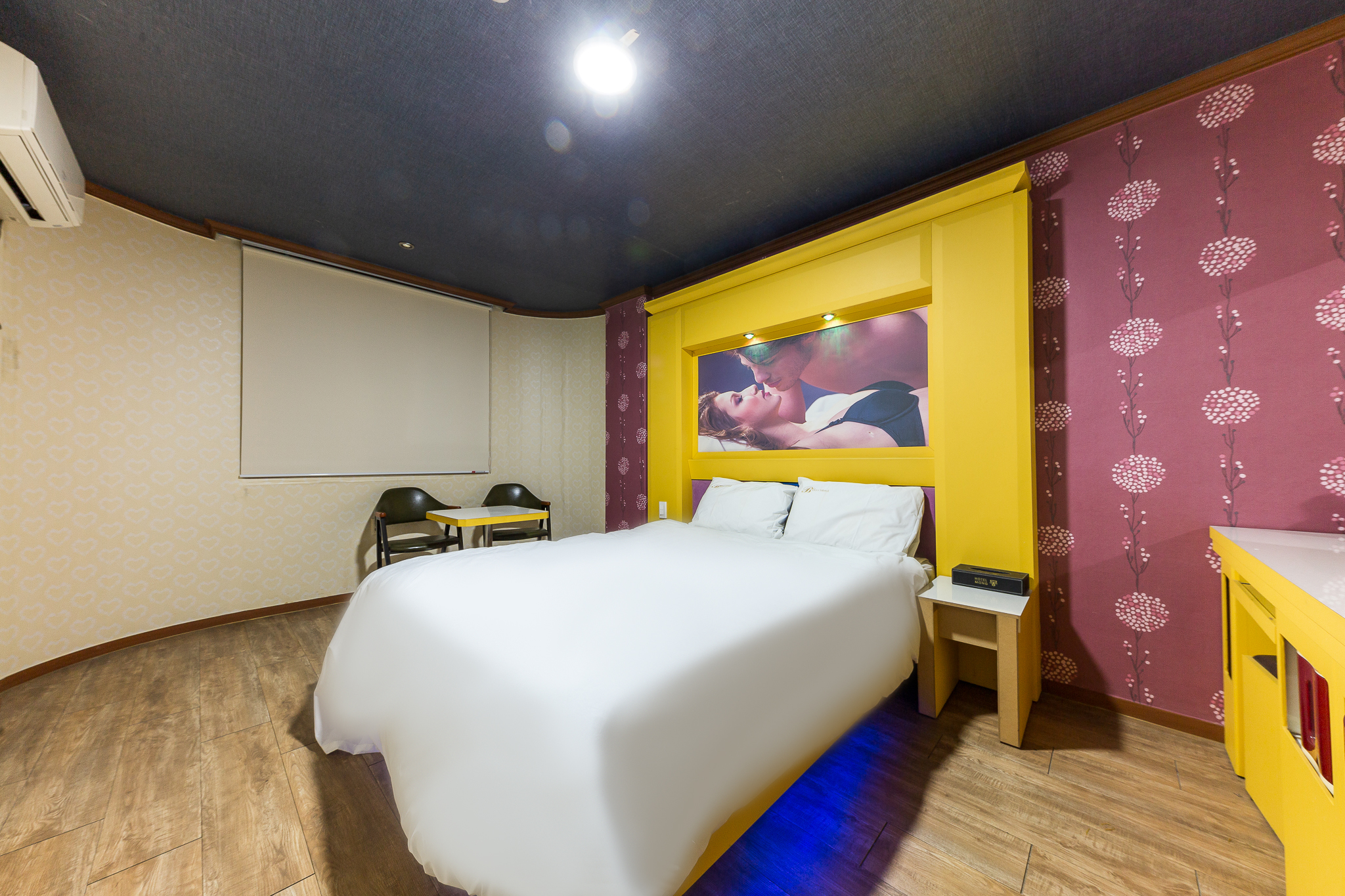 room detail thumbnail 1