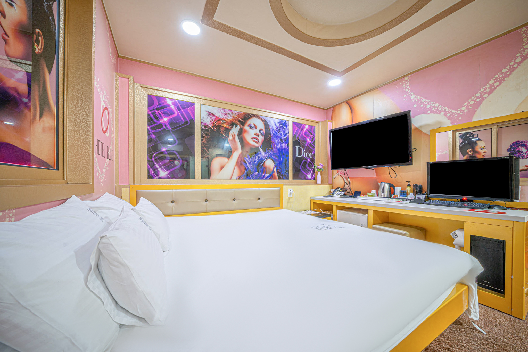 room detail thumbnail 1