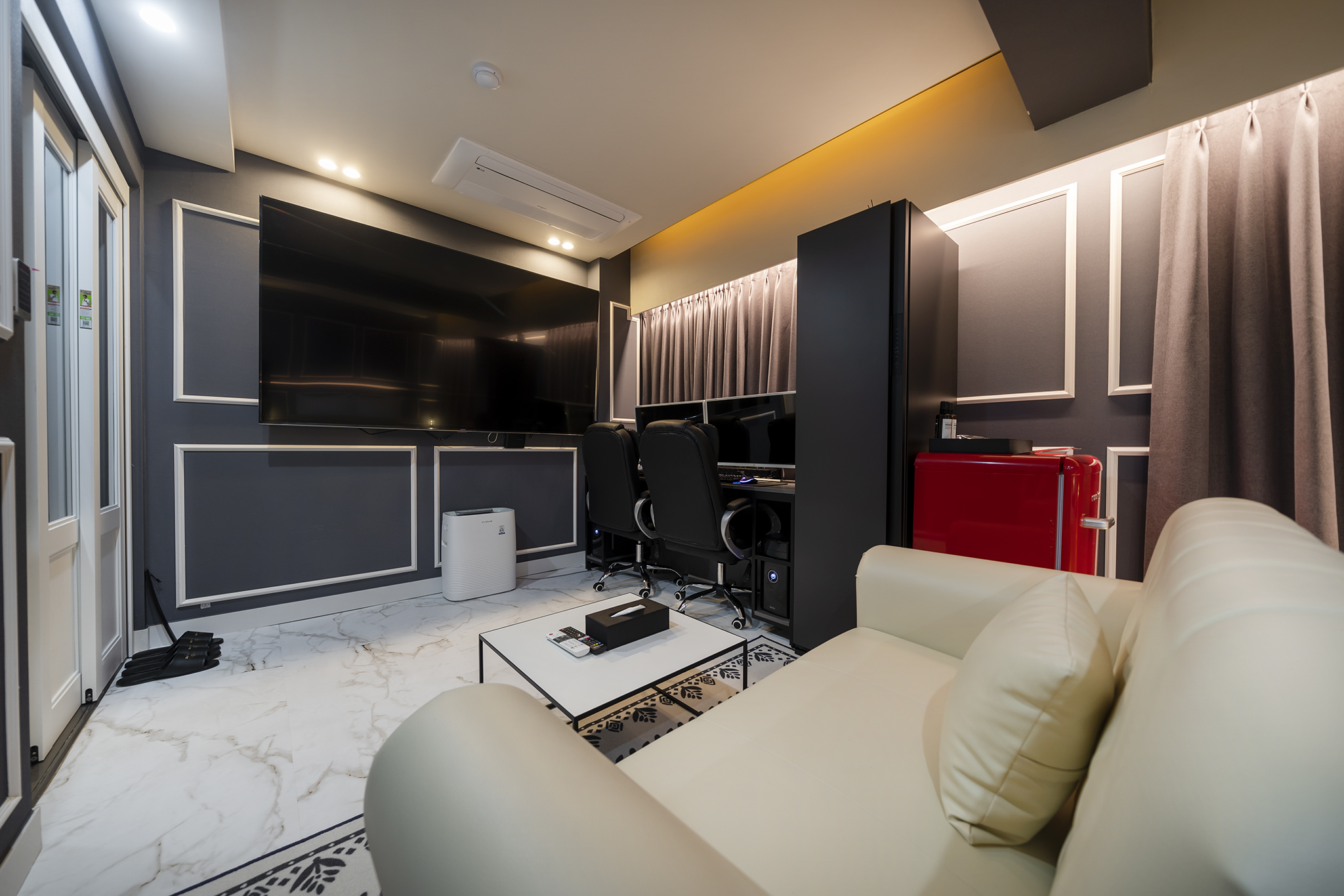 room detail thumbnail 2