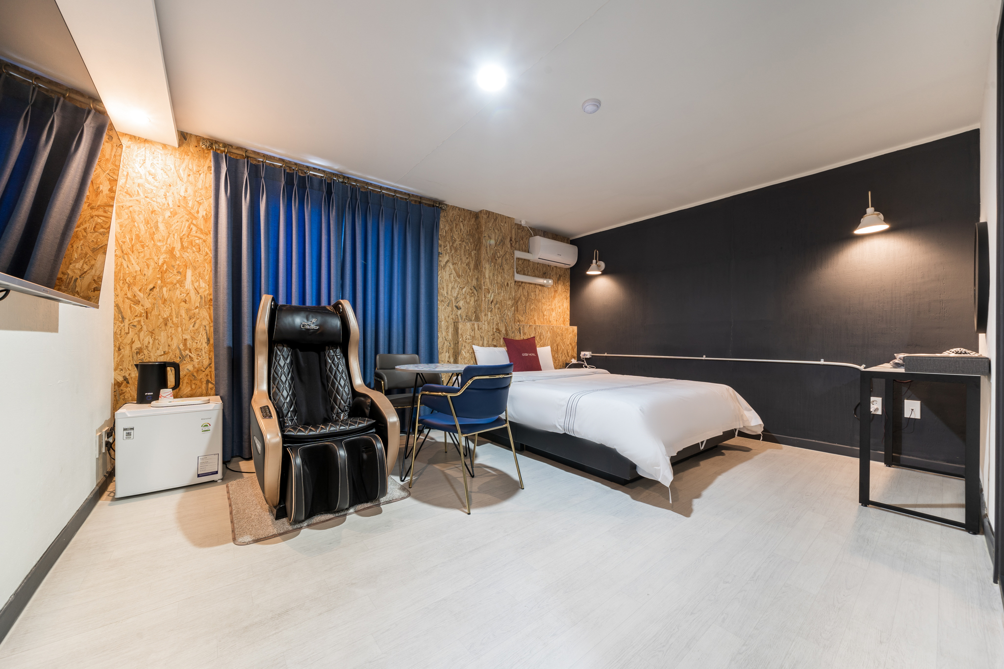 room detail thumbnail 0