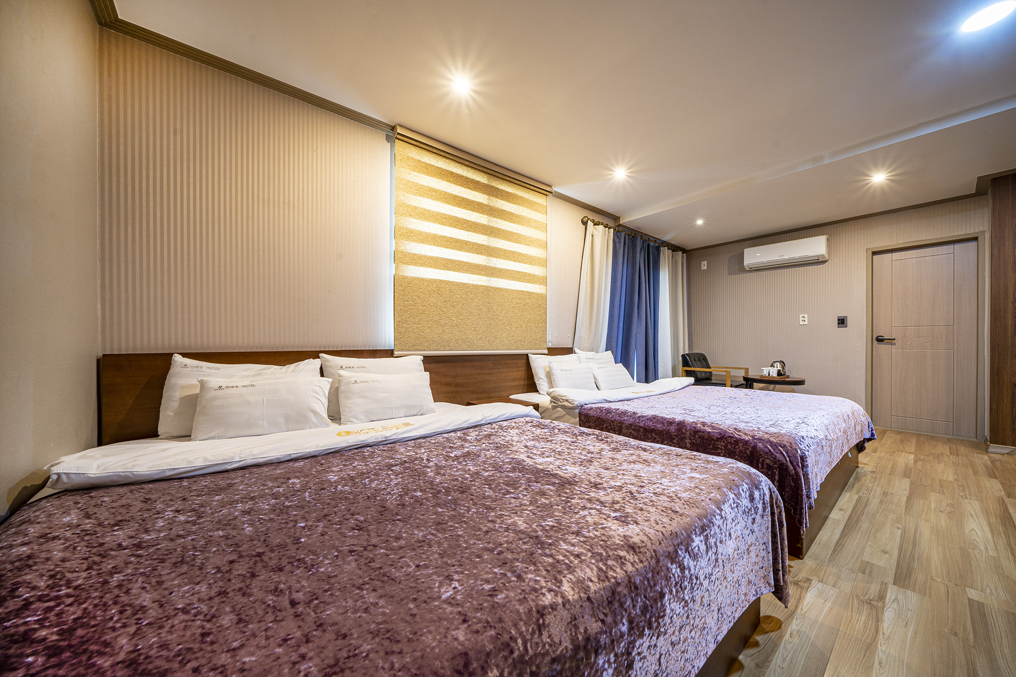 room detail thumbnail 1