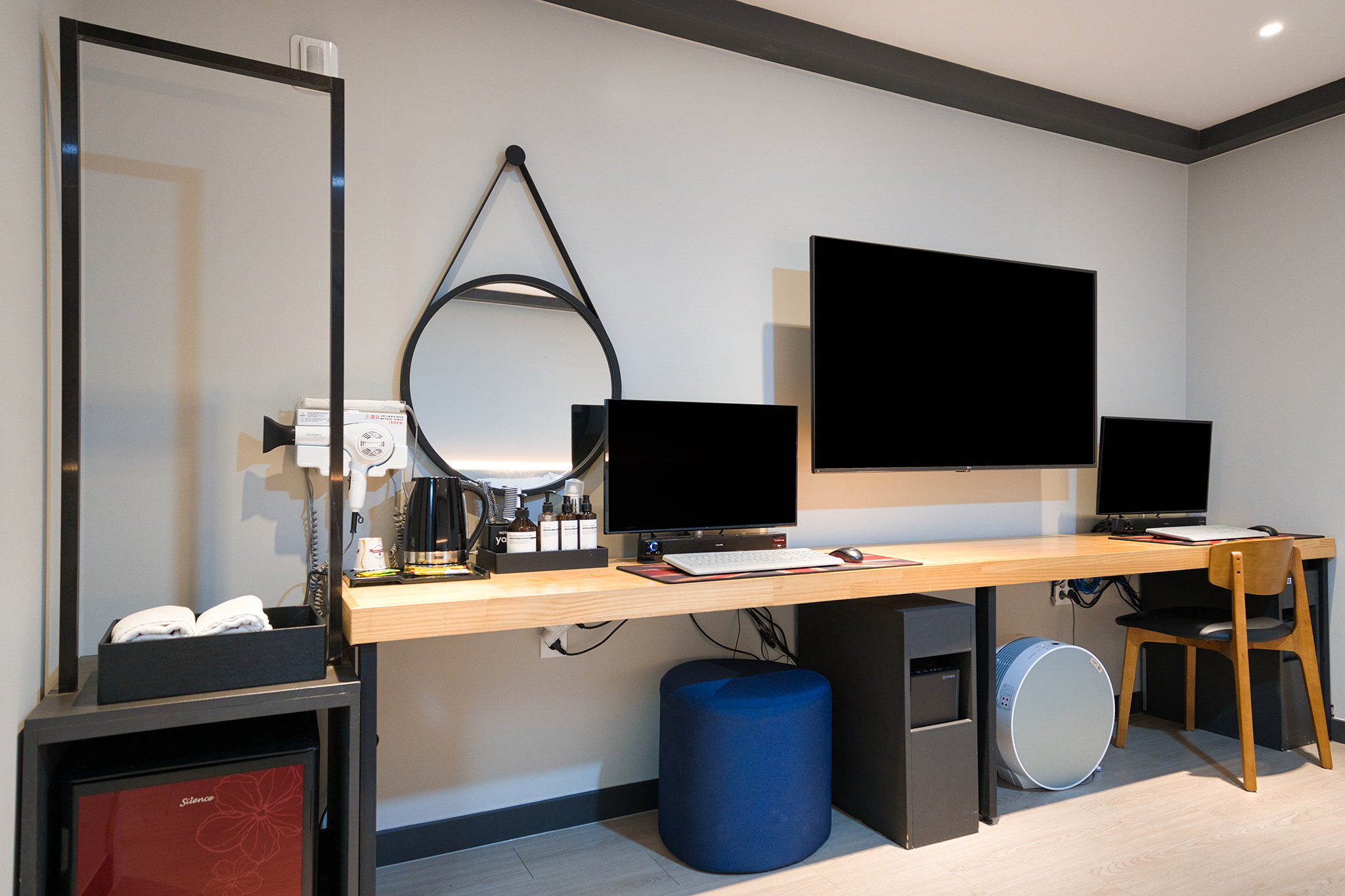 room detail thumbnail 2