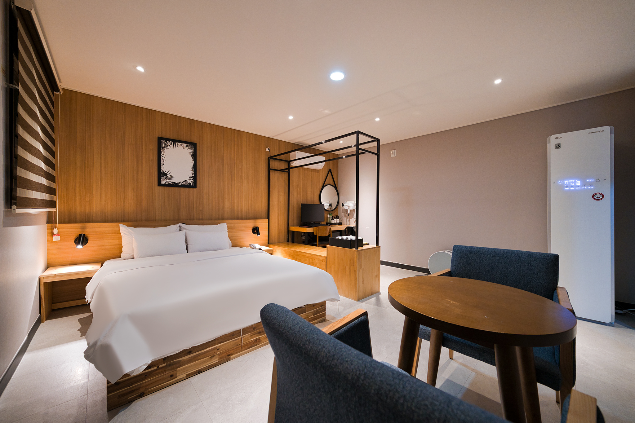 room detail thumbnail 1