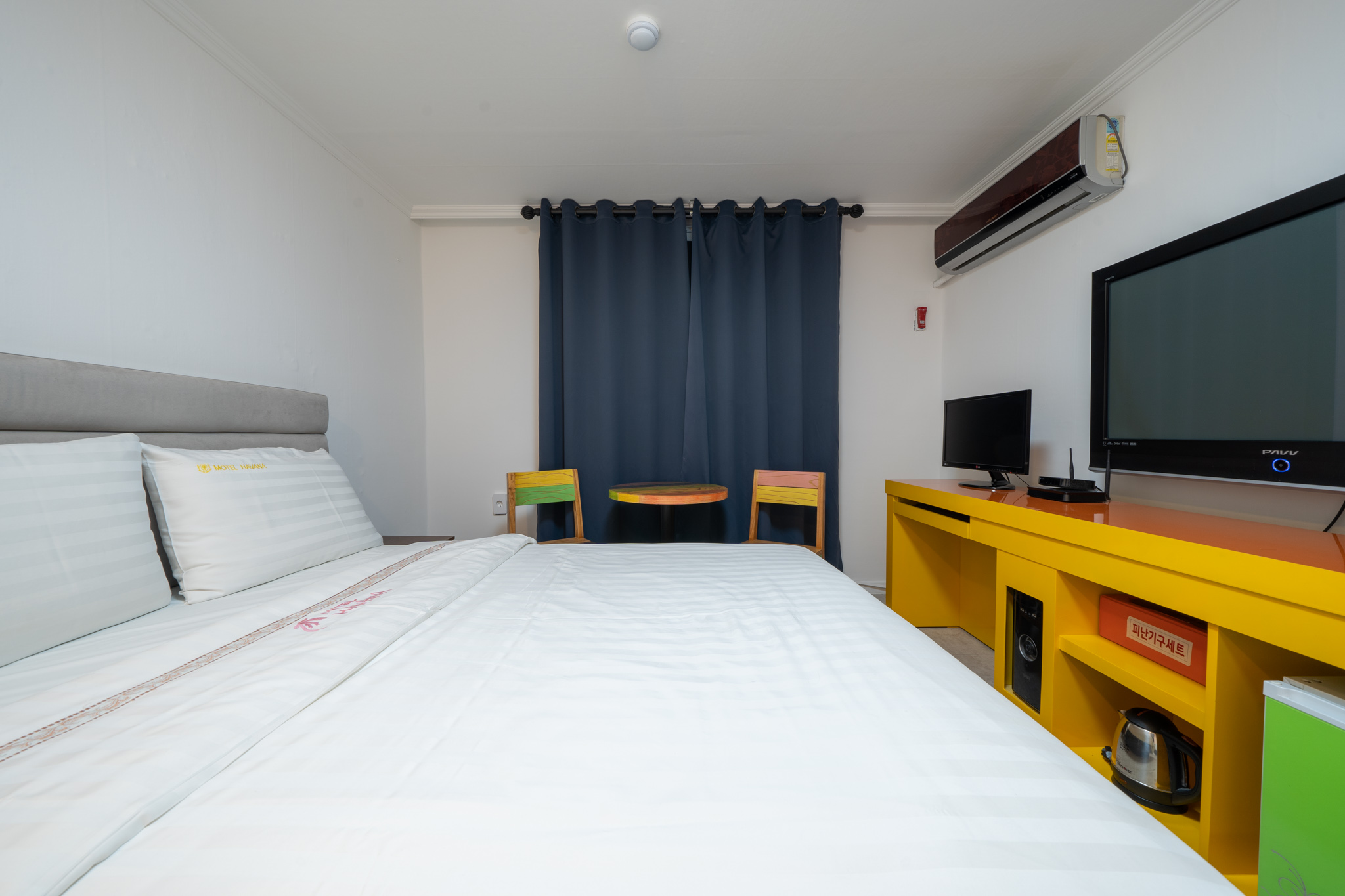 room detail thumbnail 2