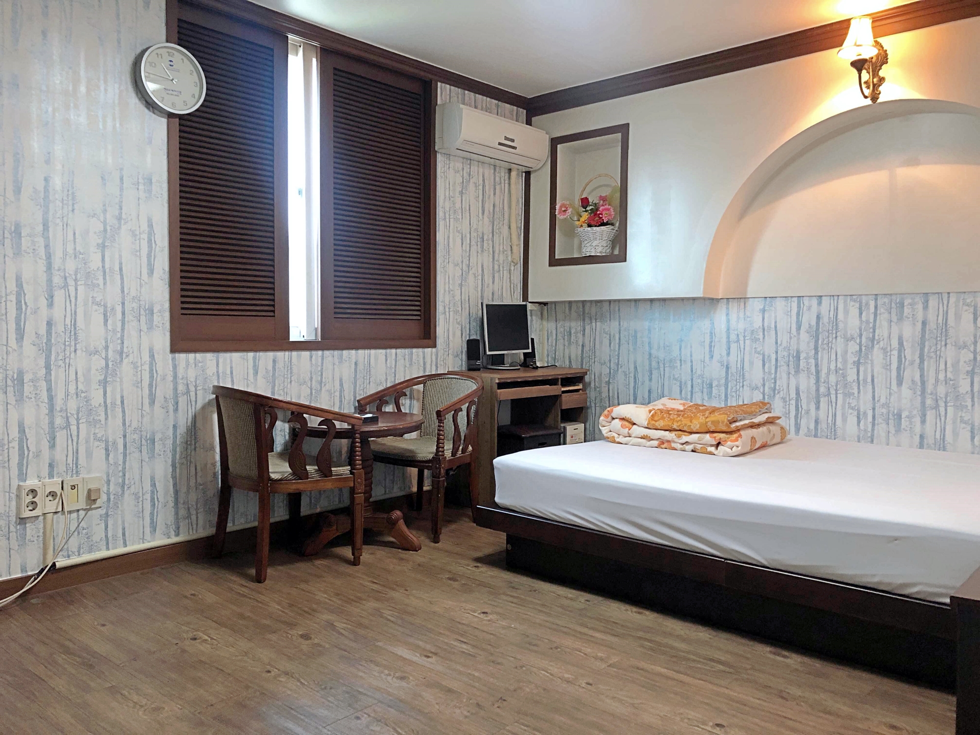 room detail thumbnail 0