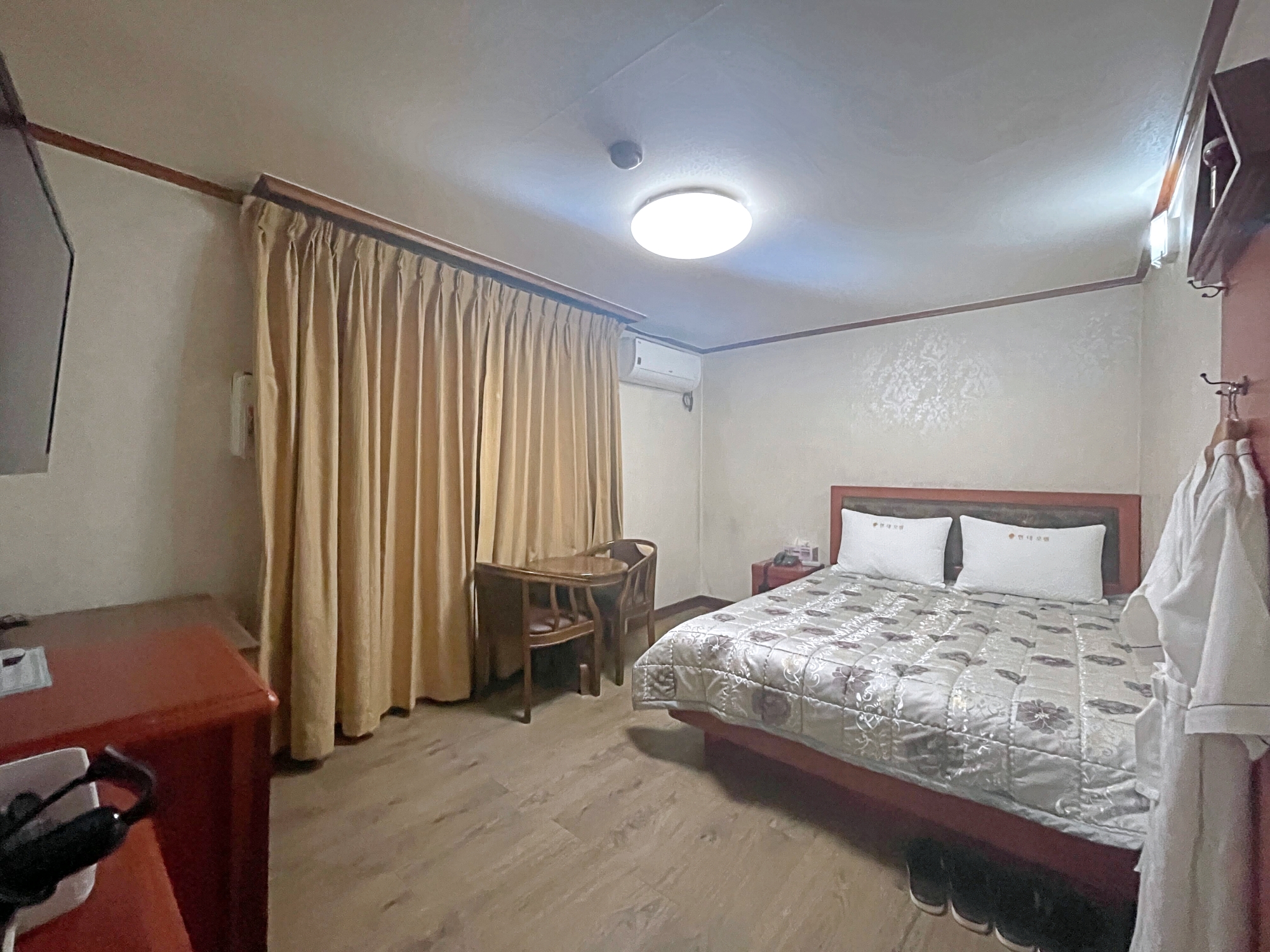 room detail thumbnail 0