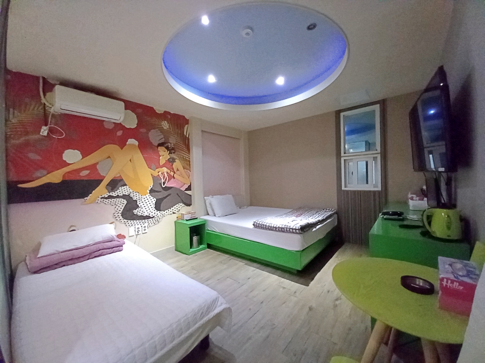 room detail thumbnail 0