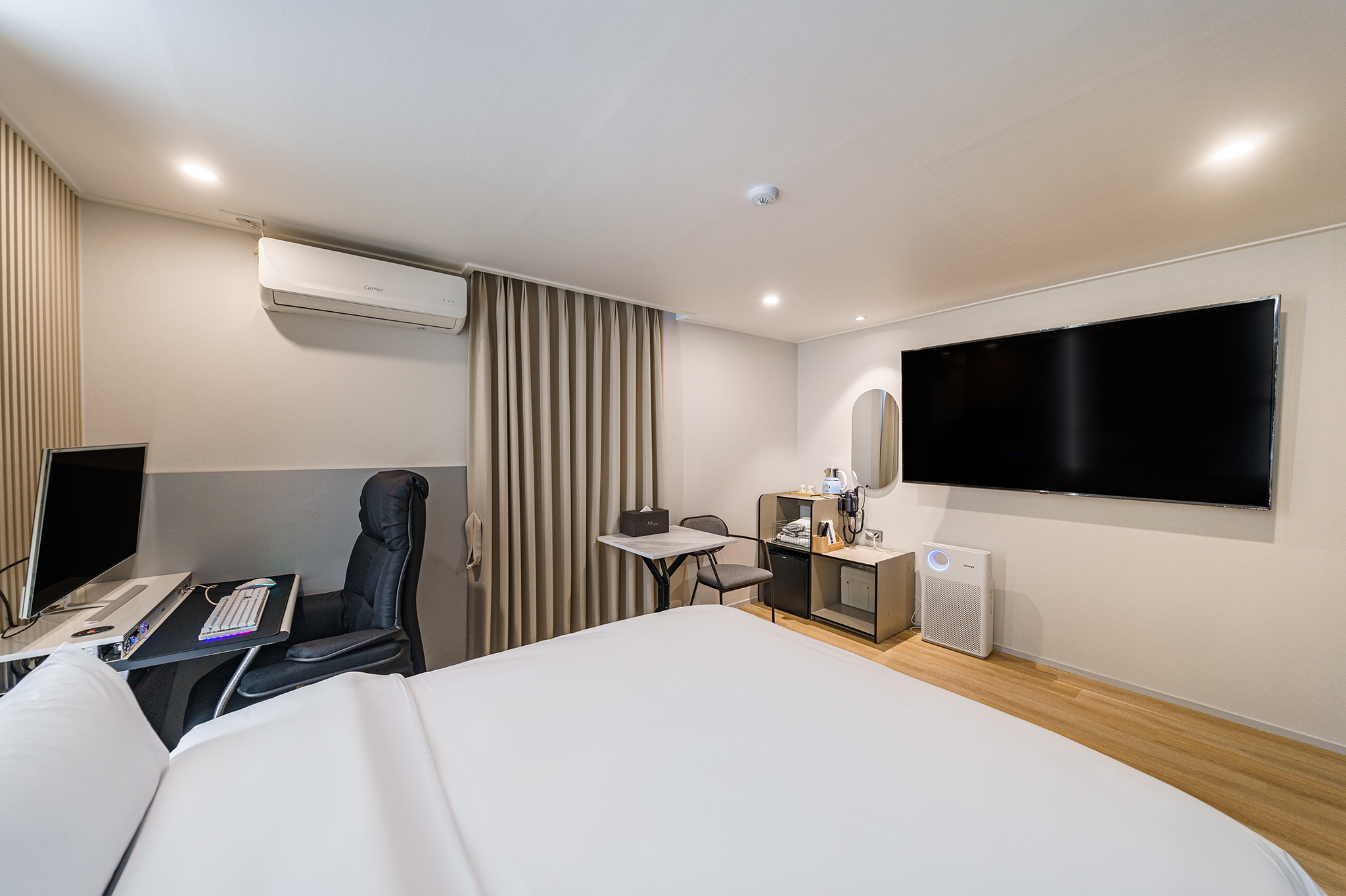 room detail thumbnail 2